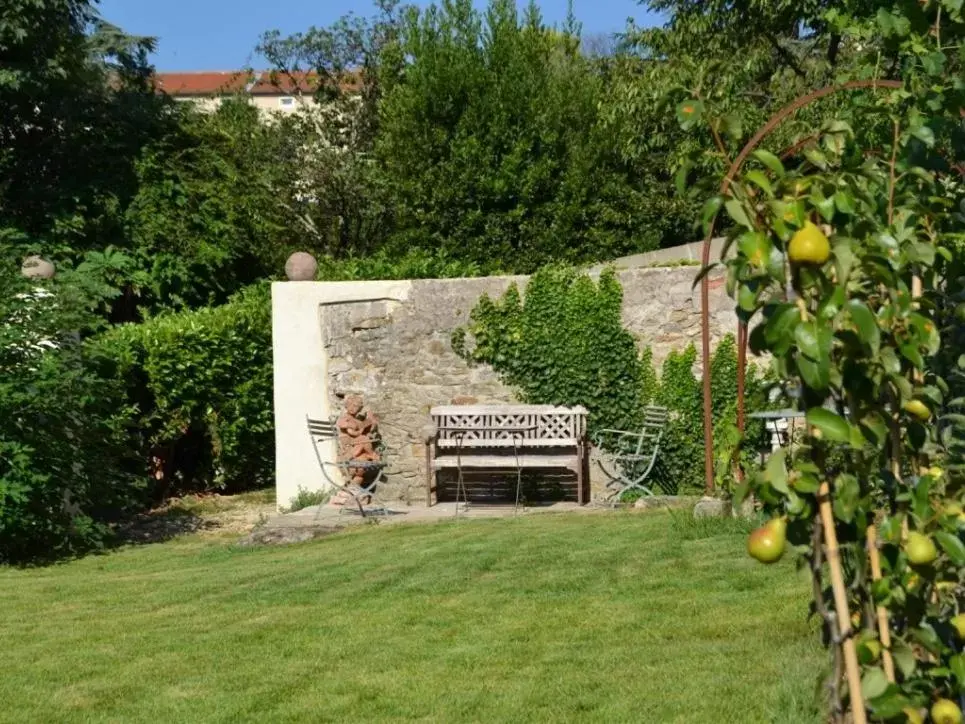 Property Building in La Maison Jaffran, suite en ville