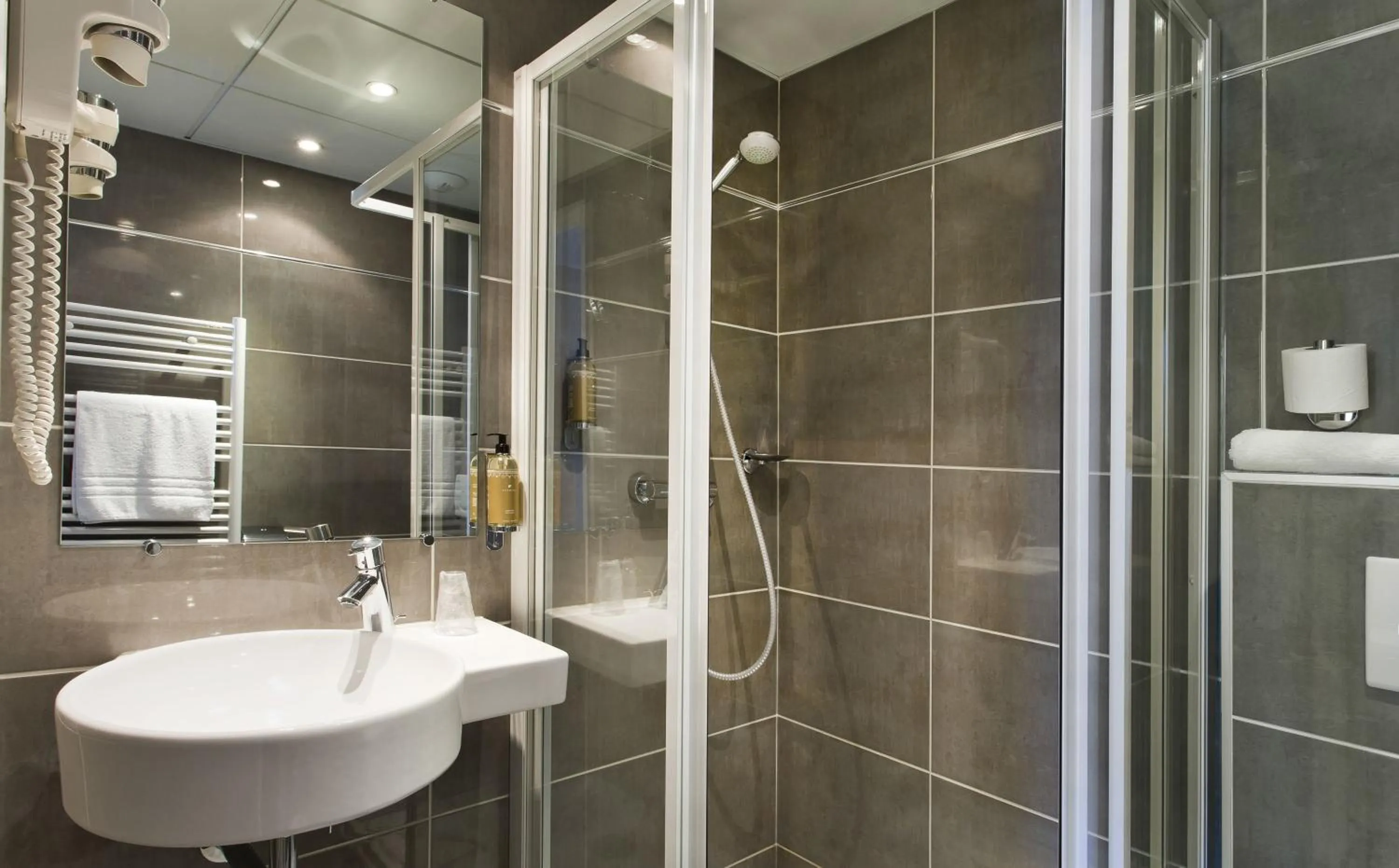 Photo of the whole room in Hôtel Du Prince Eugène