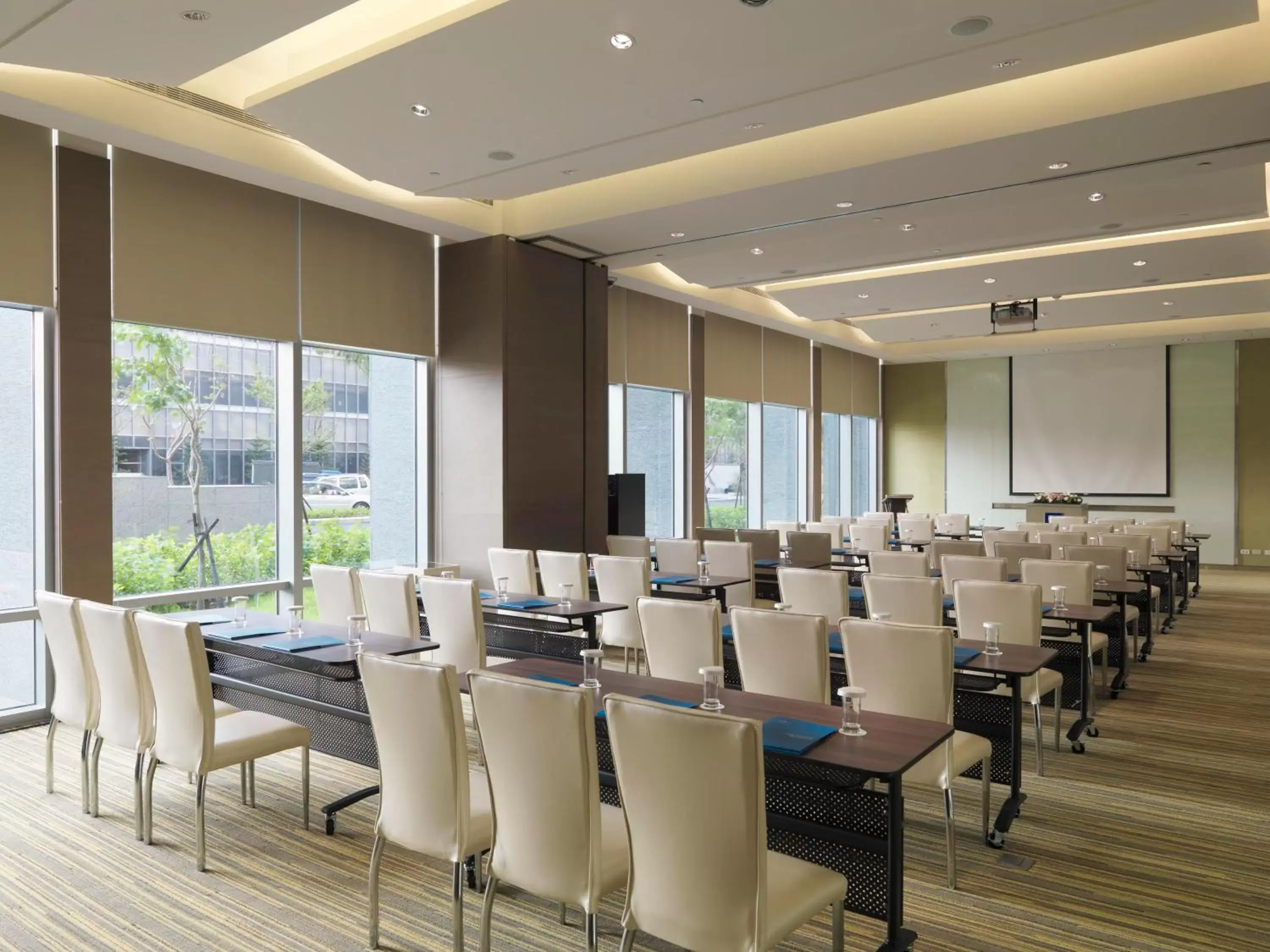 Meeting/conference room in Novotel Taipei Taoyuan International Airport