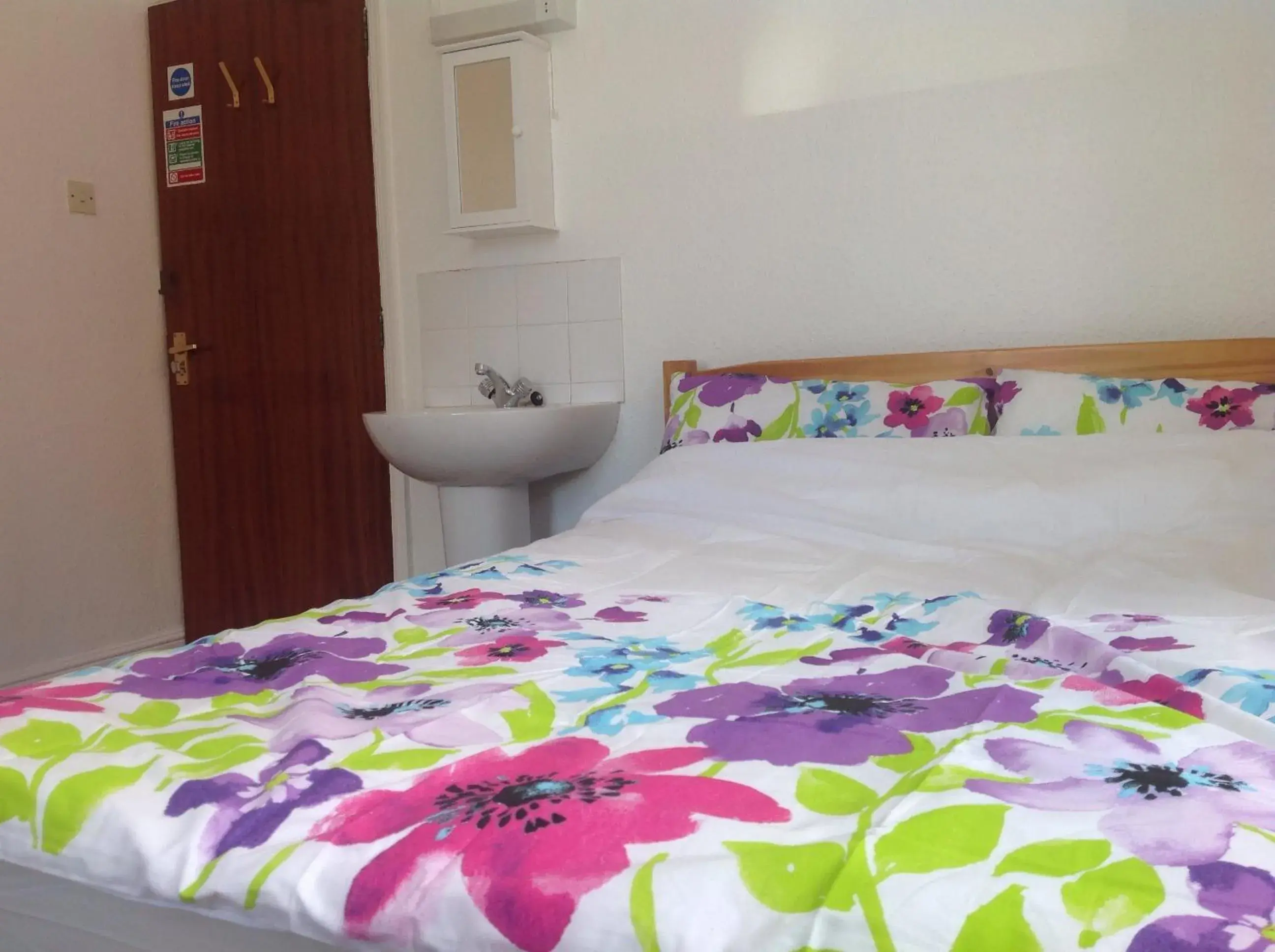 Property building, Bed in Clift Guest House