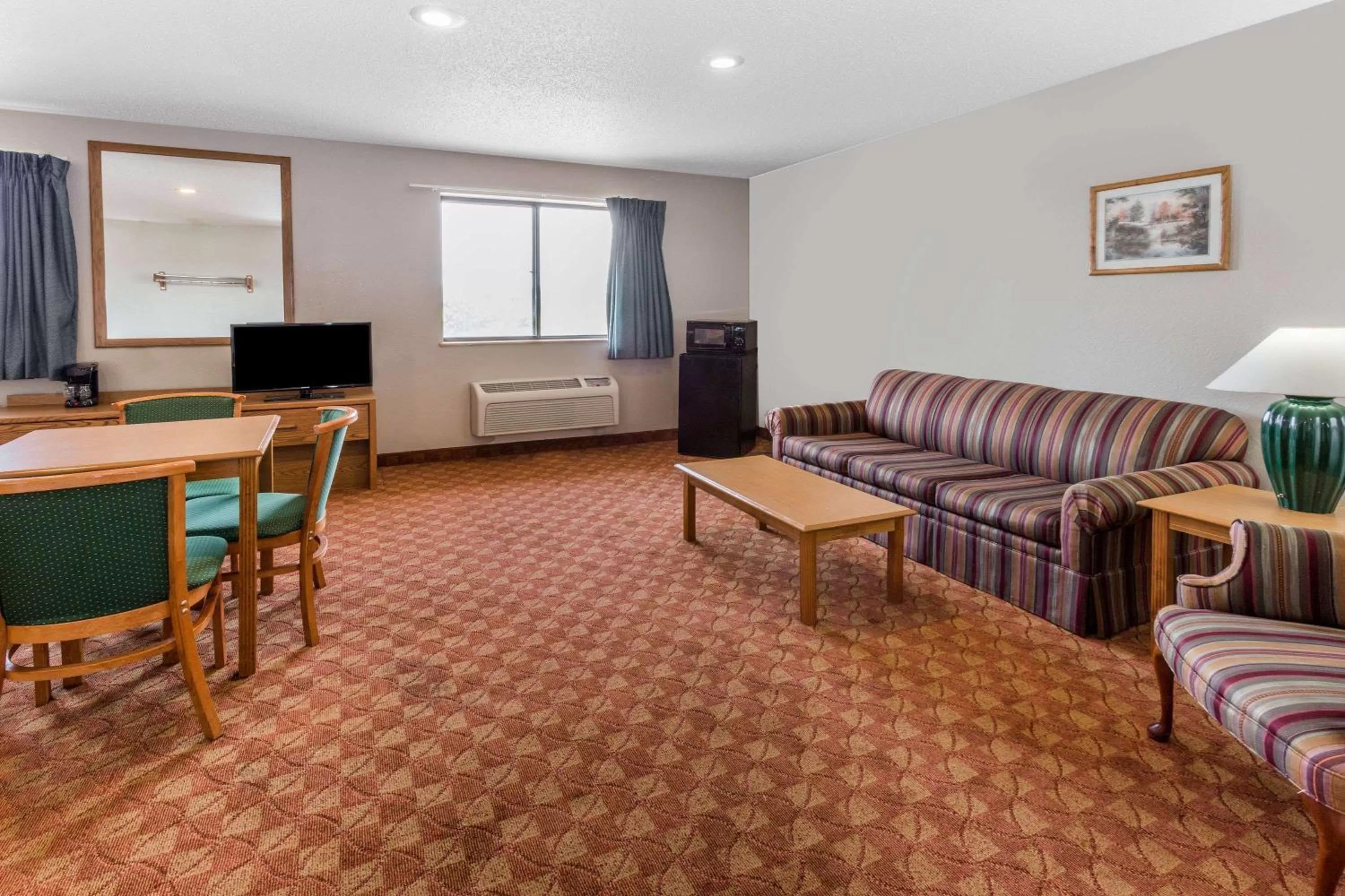 Photo of the whole room in Super 8 by Wyndham St. Charles