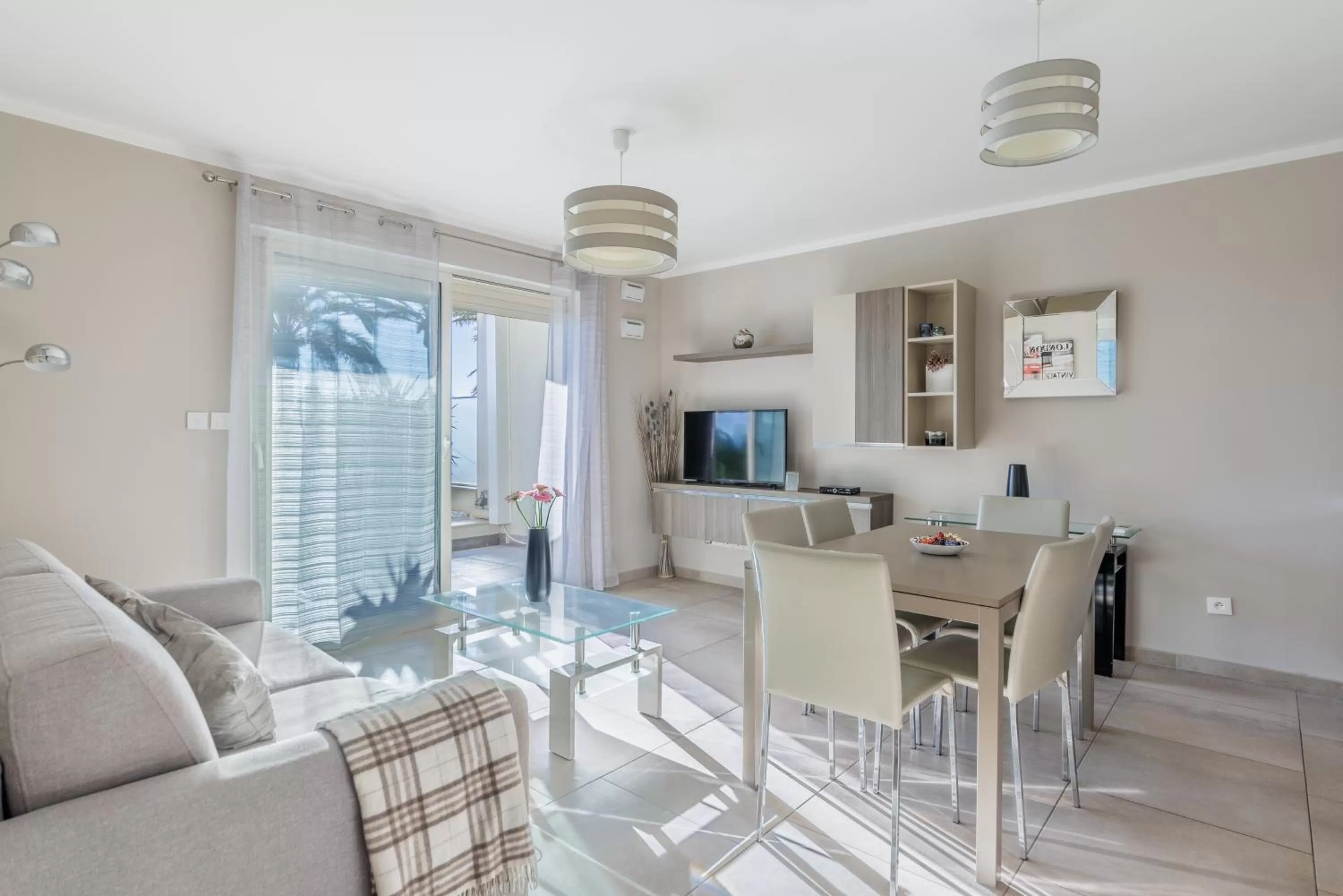 Photo of the whole room, Seating Area in LE MIDI 8 by ESTATES CANNES