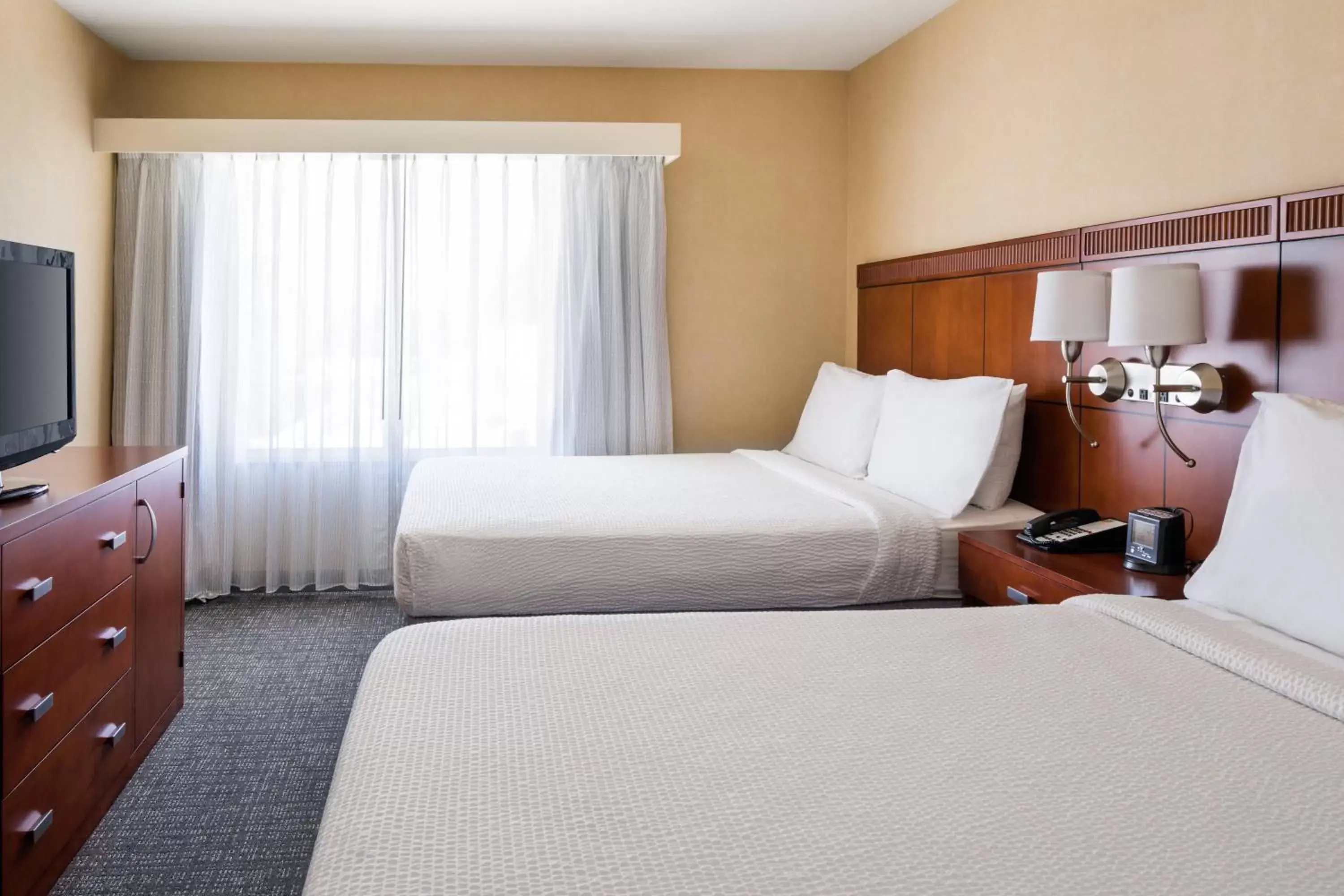 Photo of the whole room, Bed in Courtyard by Marriott Sacramento Cal Expo