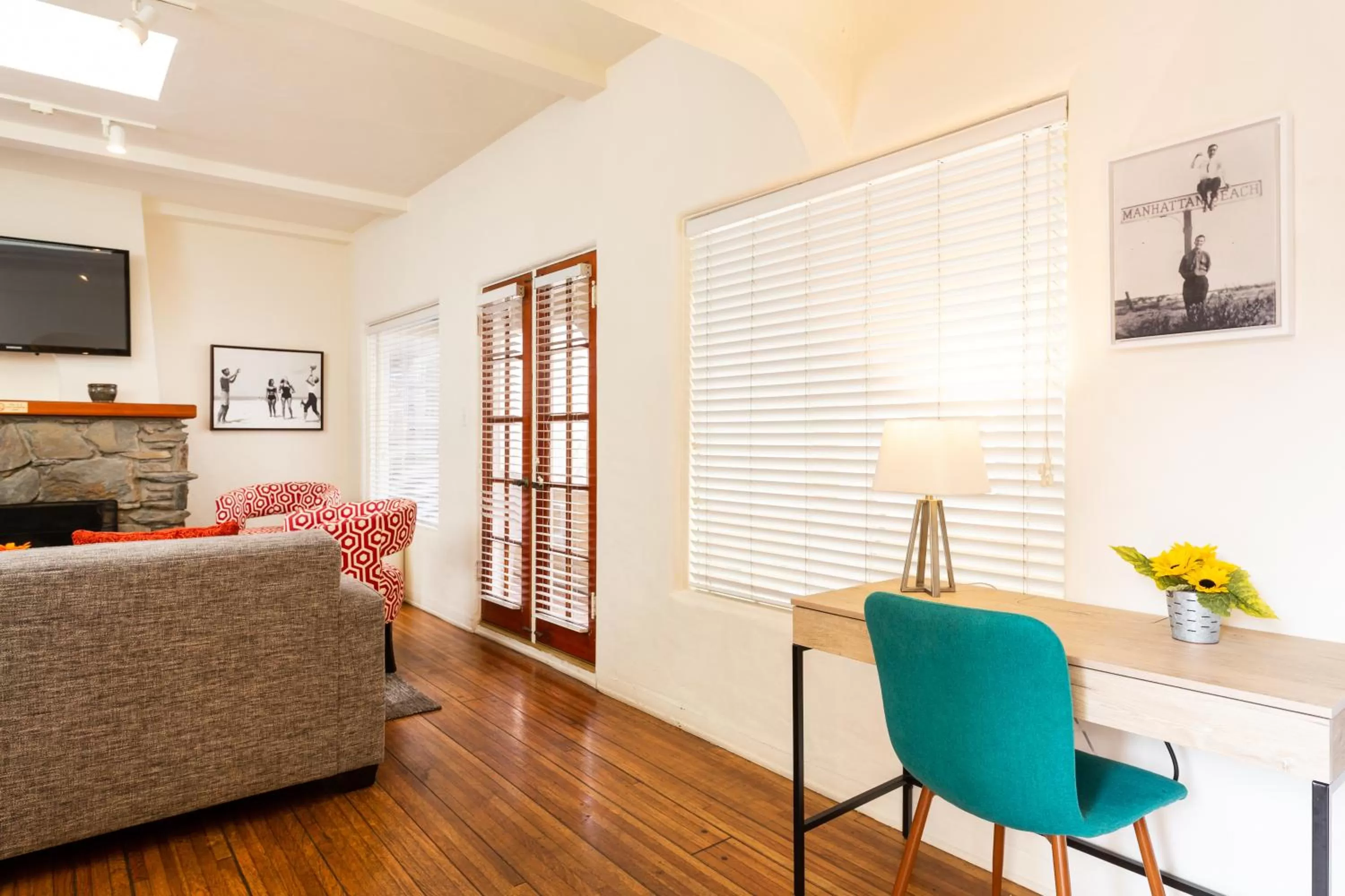 Living room in The Sea View Inn At The Beach