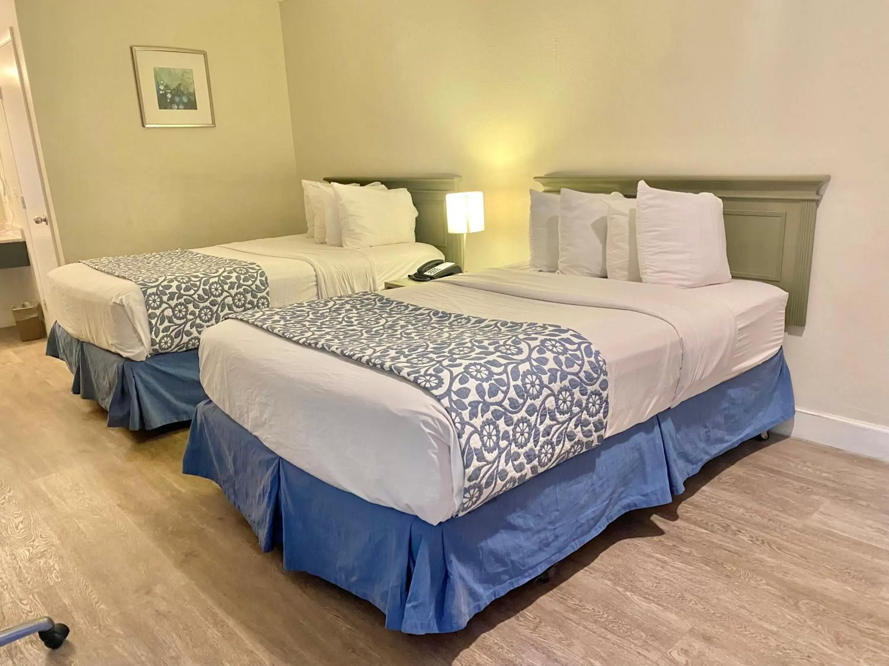 Photo of the whole room, Bed in Garden Inn of Homestead Photo of the whole room, Bed in Garden Inn of Homestead