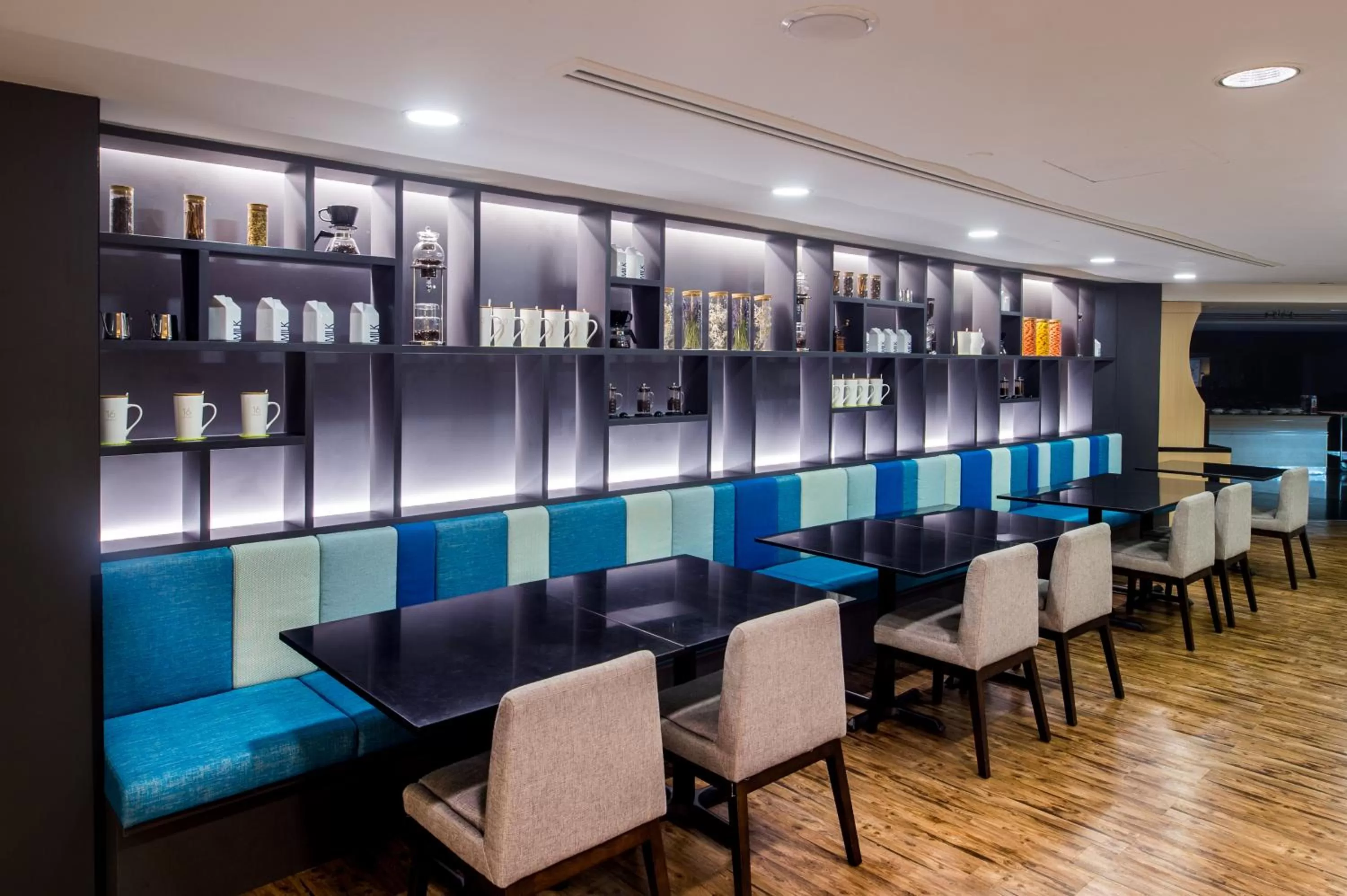 Restaurant/places to eat in Furama City Centre