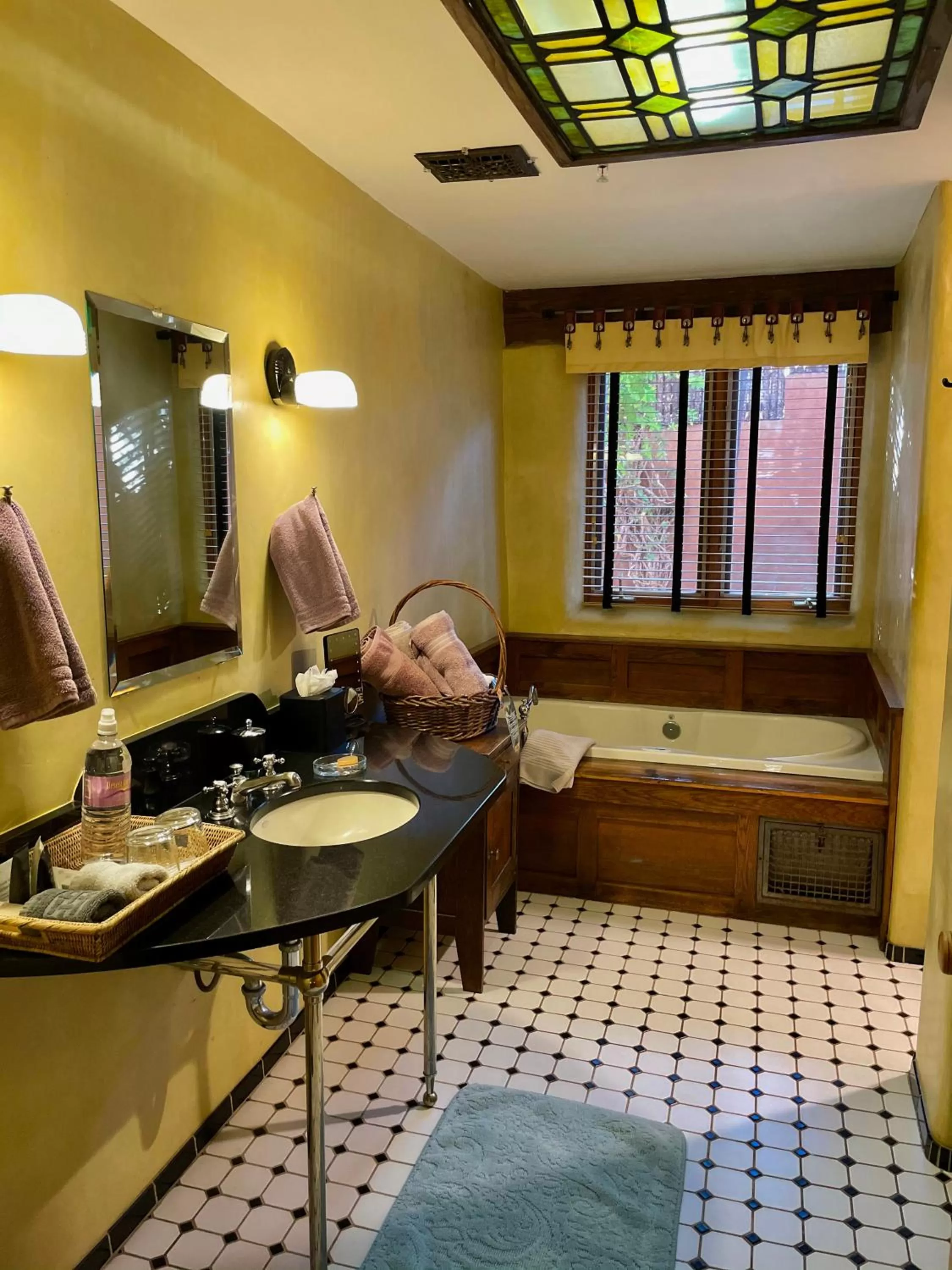 Bathroom, Bed in El Portal Sedona Hotel