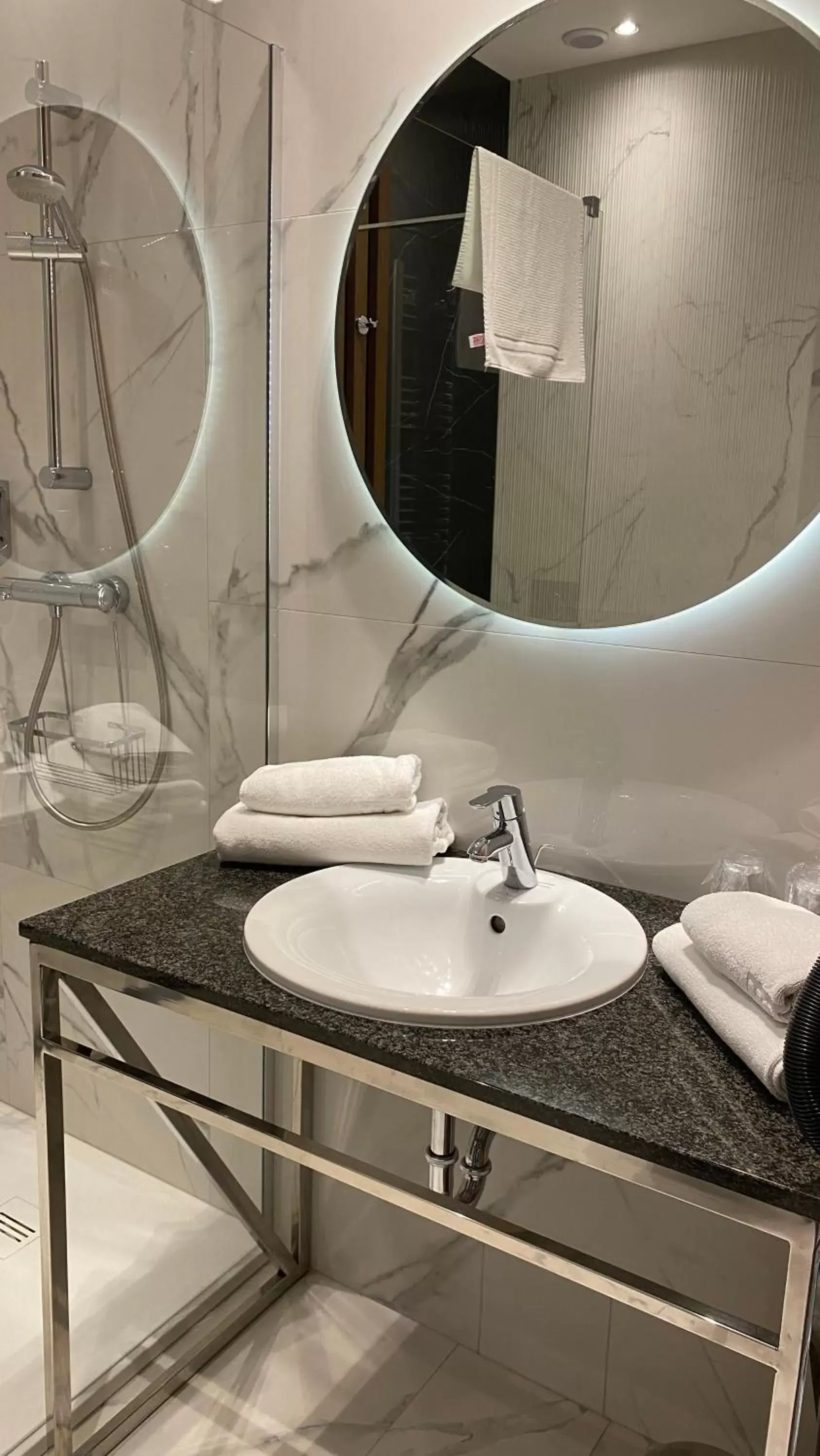 Shower, Bathroom in Hotel Falko