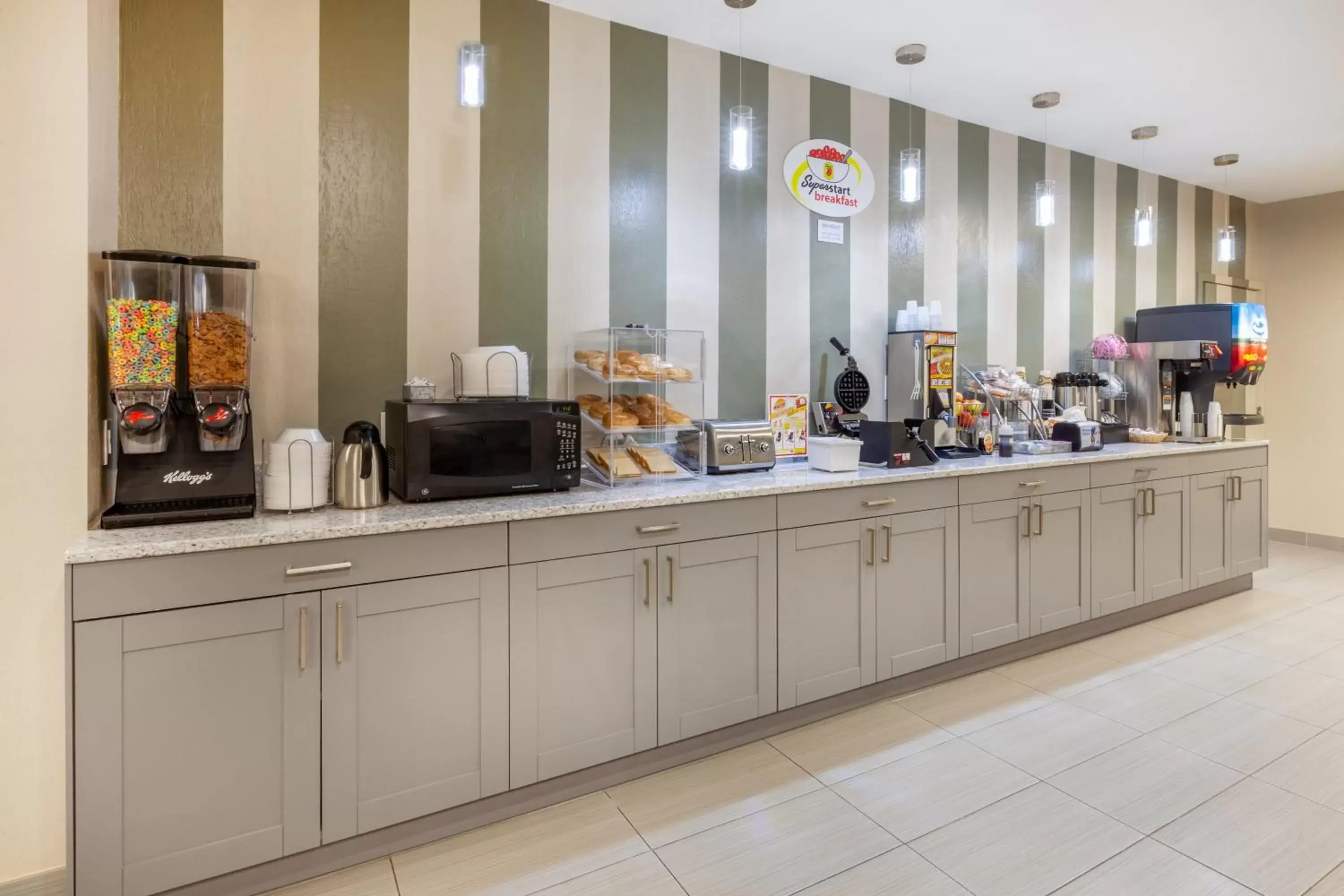 Continental breakfast, Restaurant/Places to Eat in Super 8 by Wyndham La Grange KY