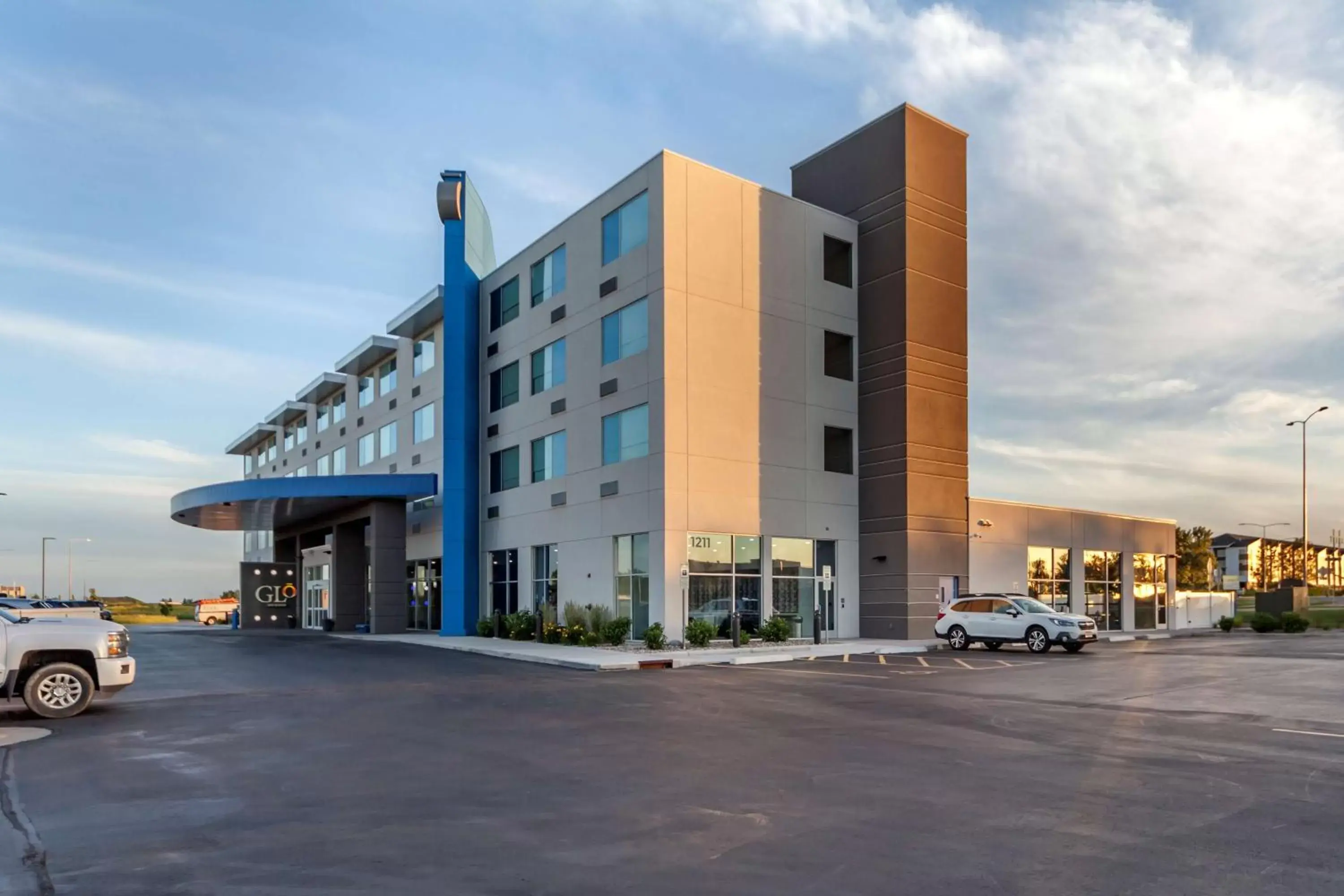 Property Building in GLō Best Western Dawley Farms In Sioux Falls