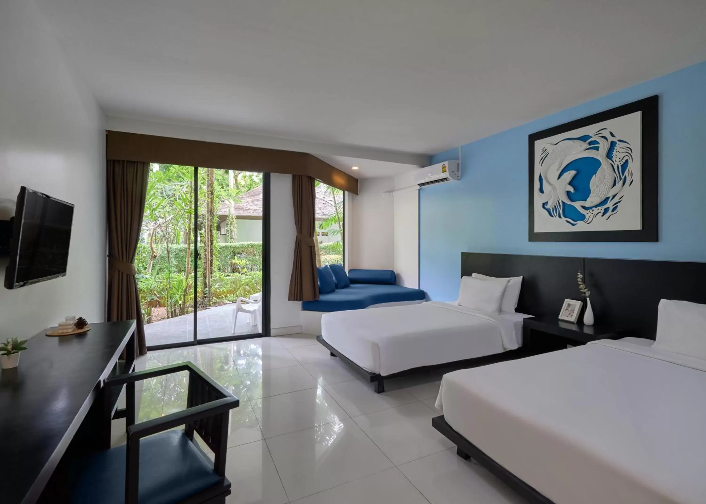Bed in Nai Yang Beach Resort and Spa