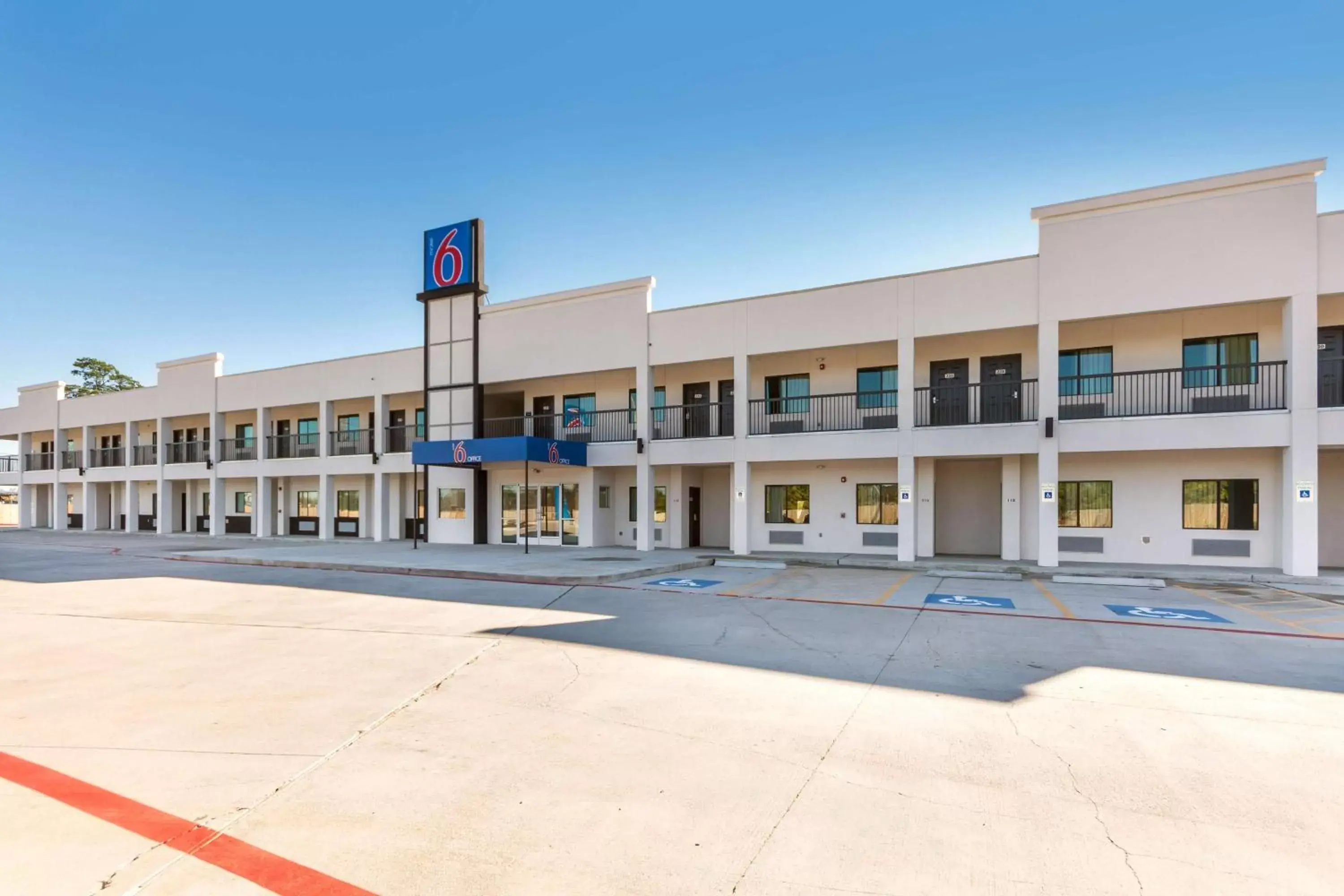 Property Building in Motel 6-Channelview, TX