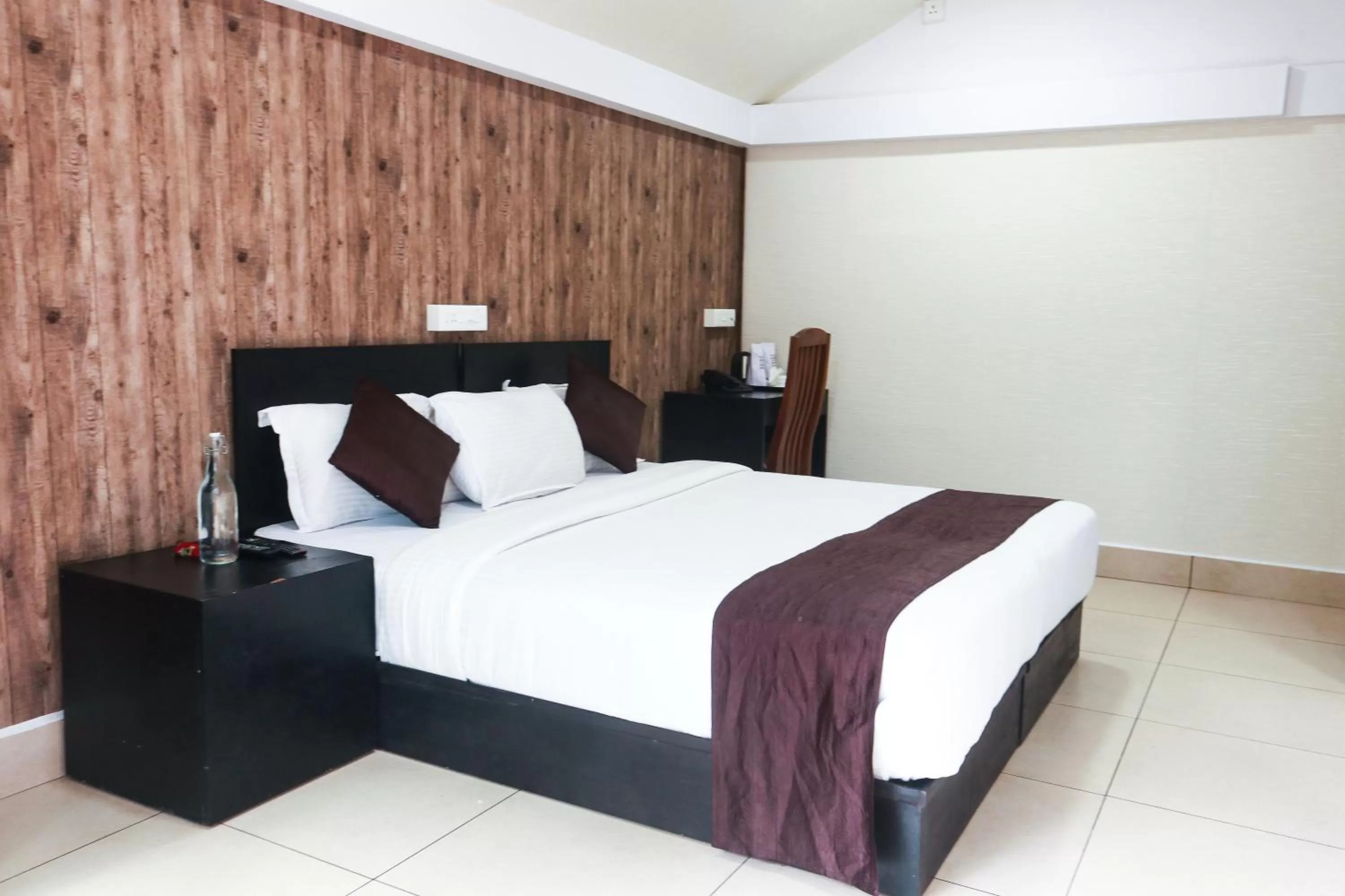 Bedroom, Bed in Edens Munnar