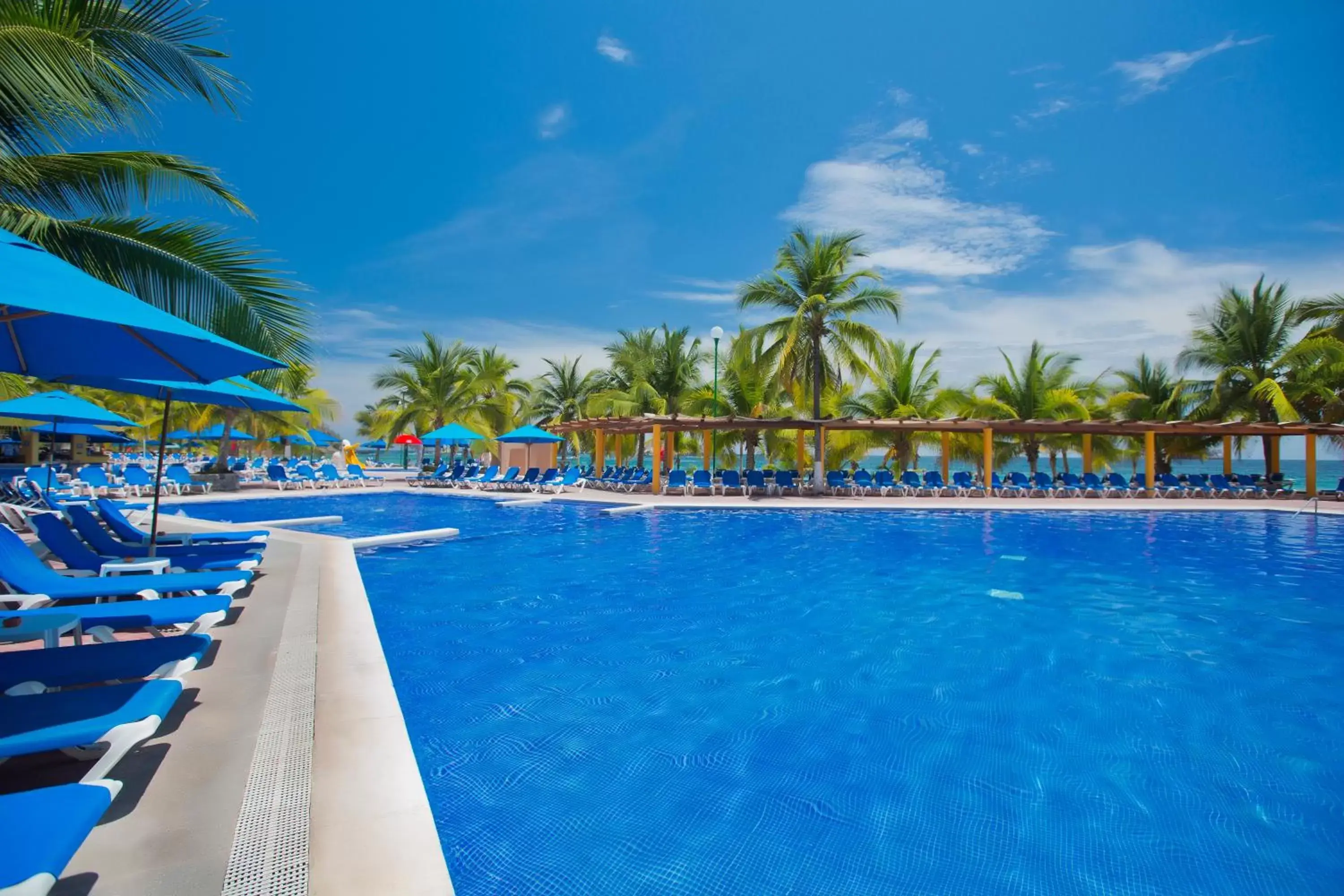 Swimming Pool in Barceló Ixtapa - All Inclusive