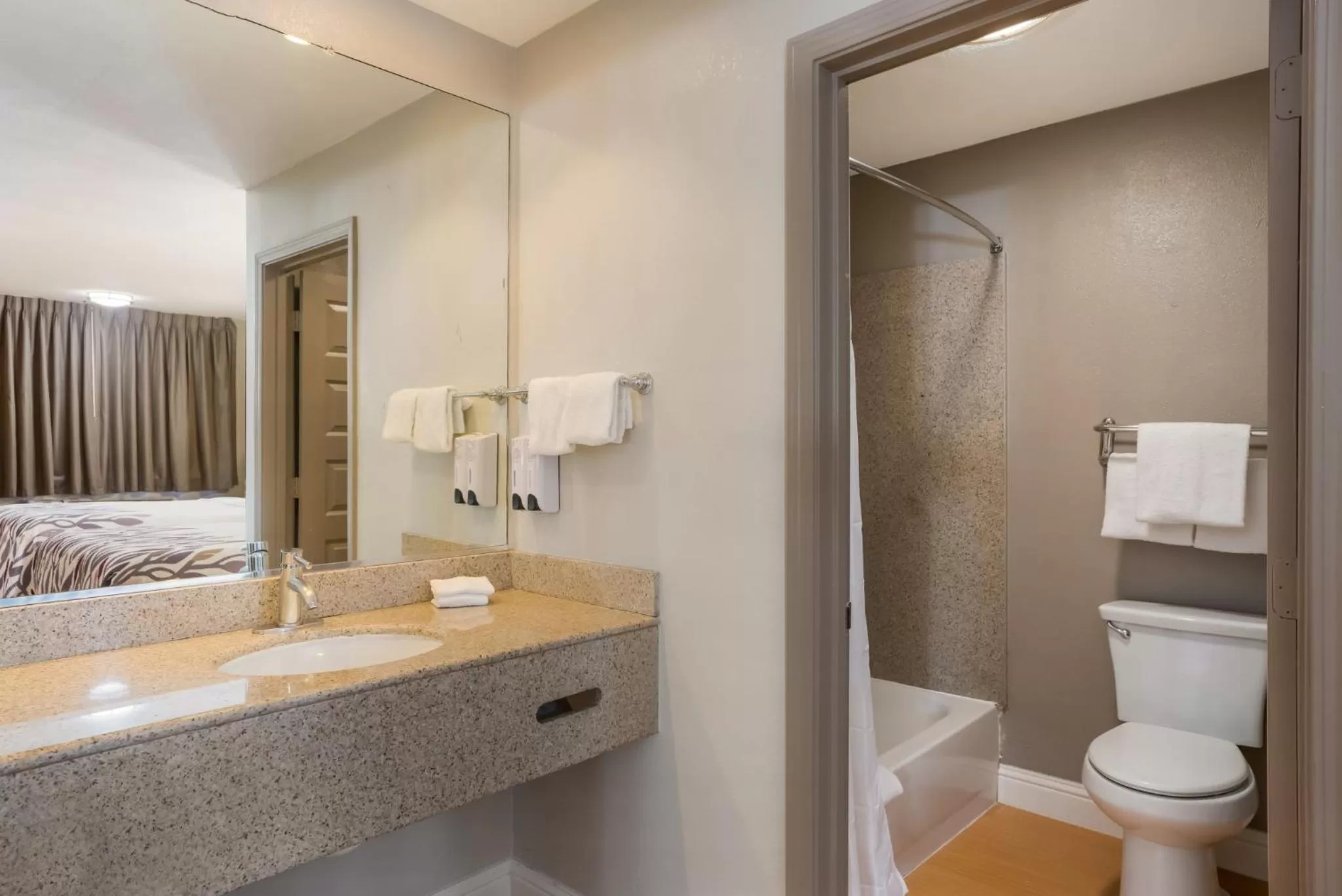 Bathroom in Red Roof Inn Stockton