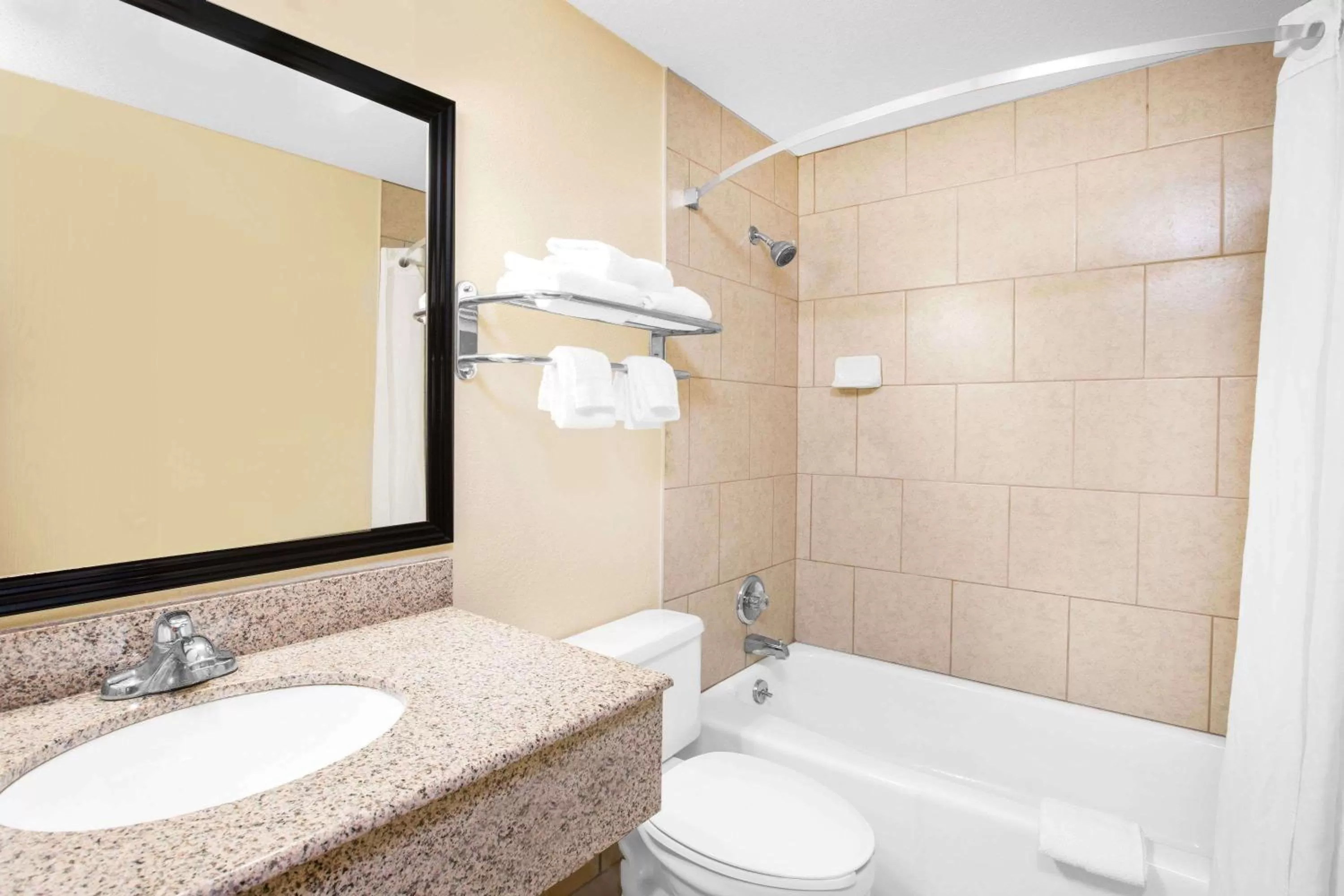 Photo of the whole room in Super 8 by Wyndham Clive IA