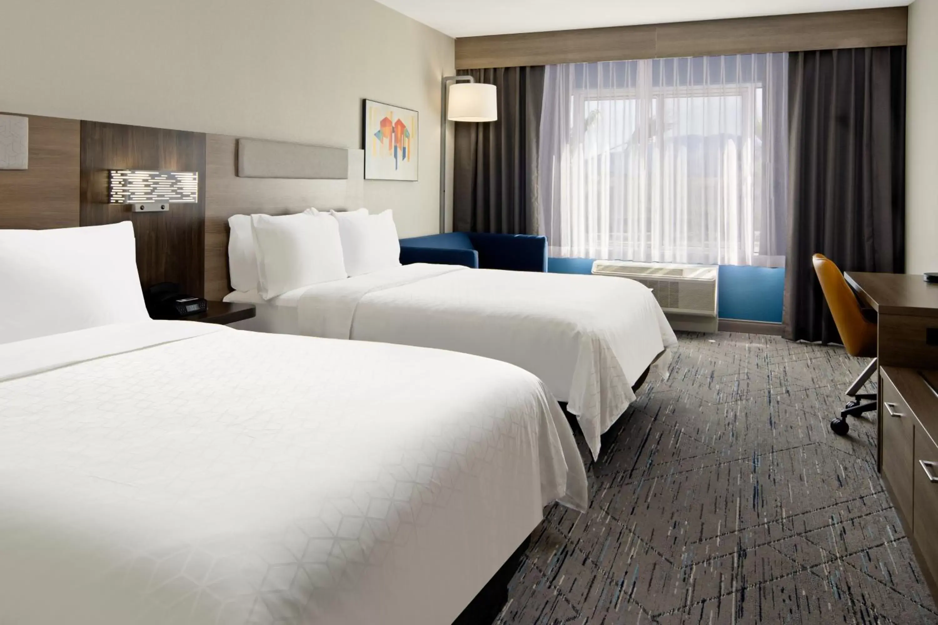 Bed in Holiday Inn Express & Suites Palm Desert - Millennium, an IHG Hotel