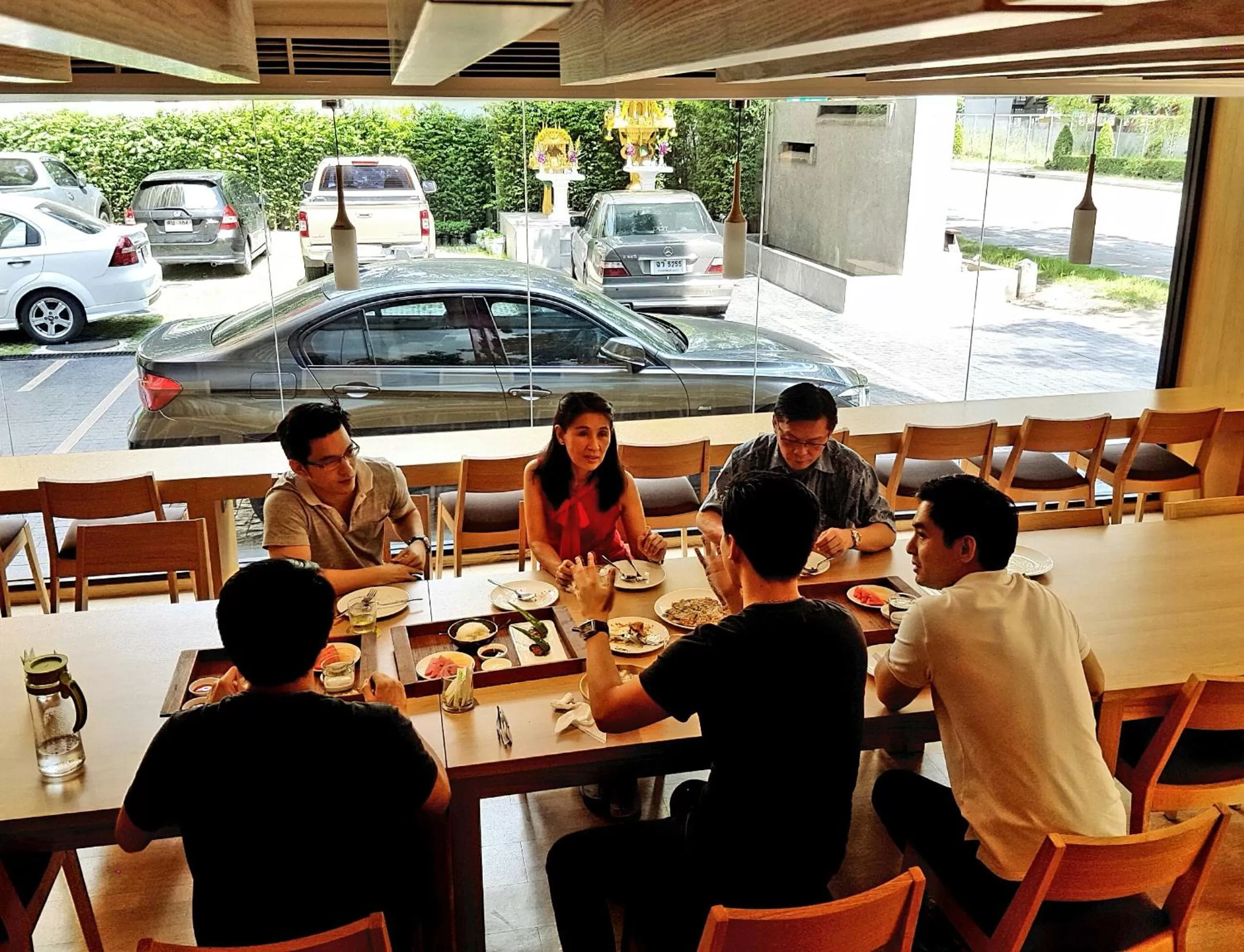 Restaurant/places to eat in Zenniq