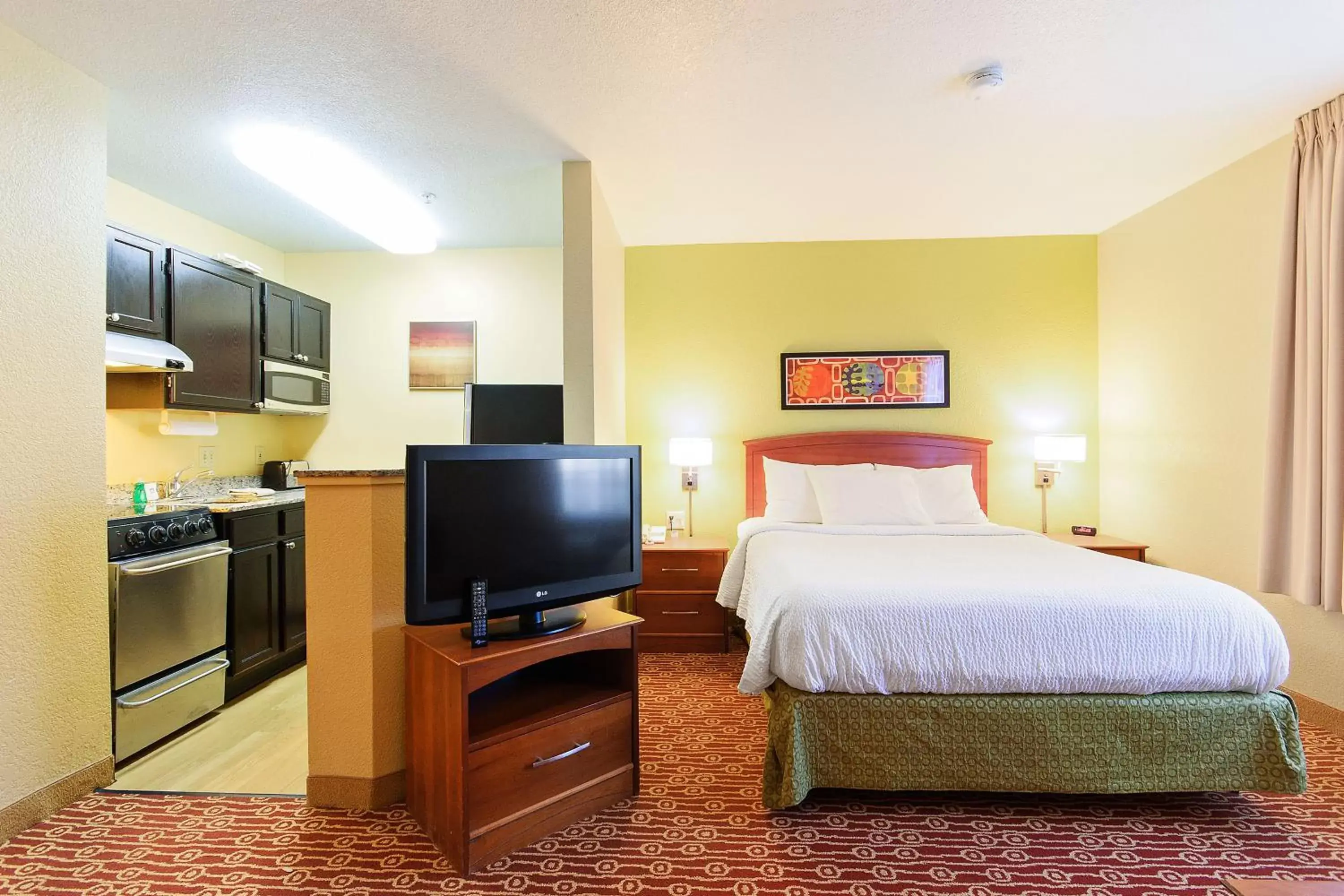Bed, TV/Entertainment Center in Extended Stay America Suites - Chicago - Elgin - West Dundee
