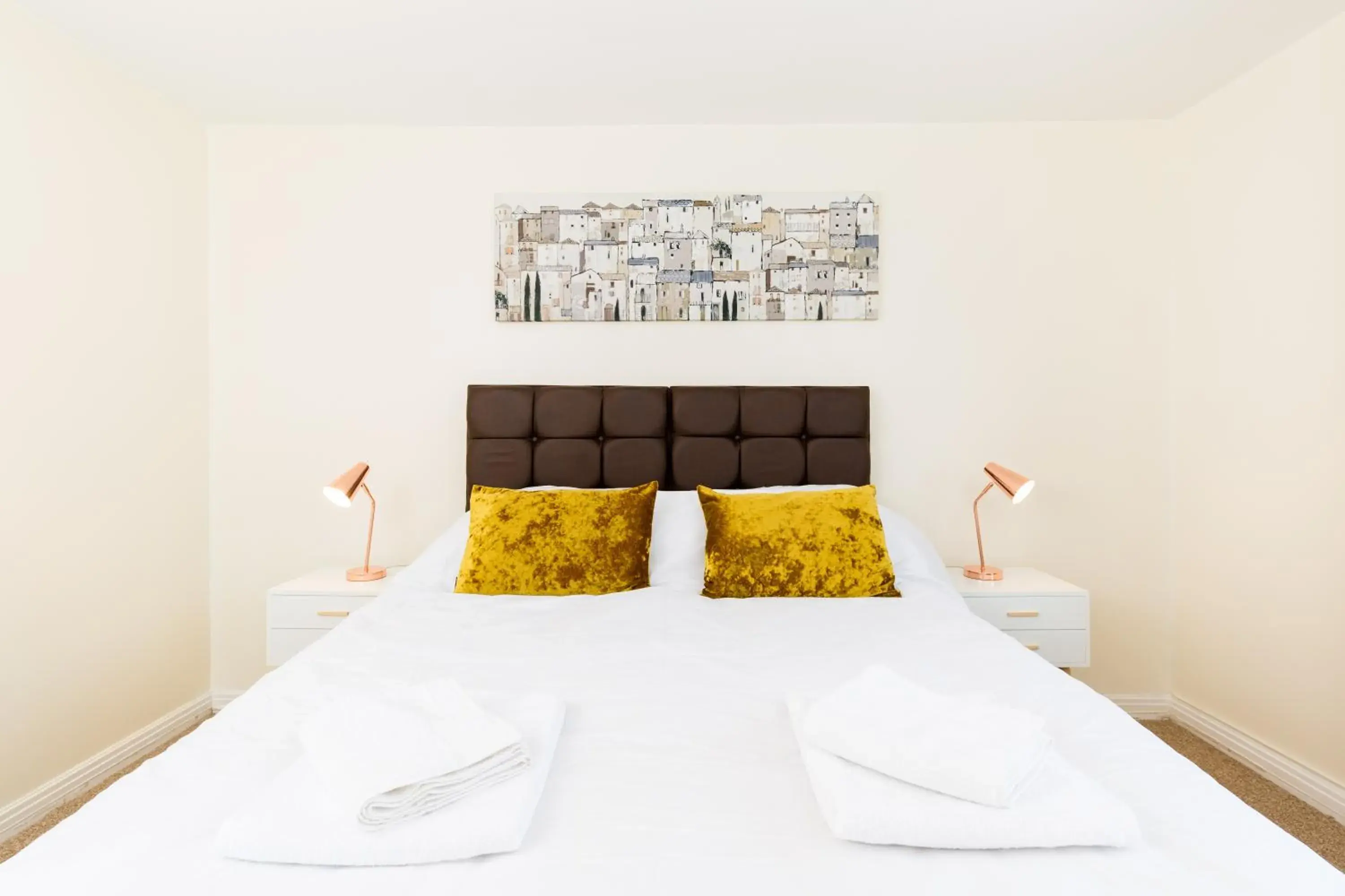 Bedroom, Bed in Drayton Manor House FREE parking Bedroom, Bed in Drayton Manor House FREE parking