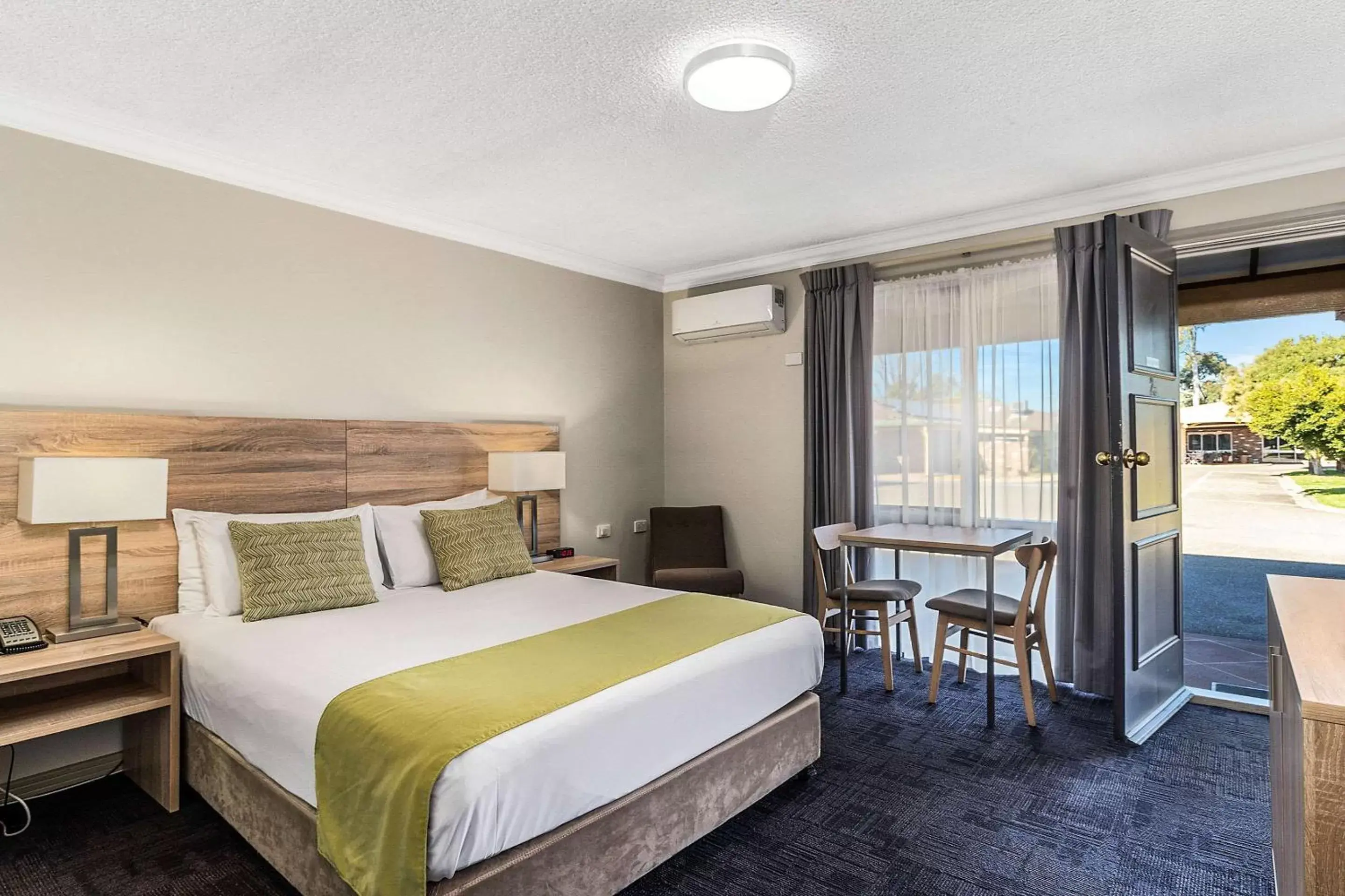 Photo of the whole room, Bed in Quality Inn Carriage House Photo of the whole room, Bed in Quality Inn Carriage House