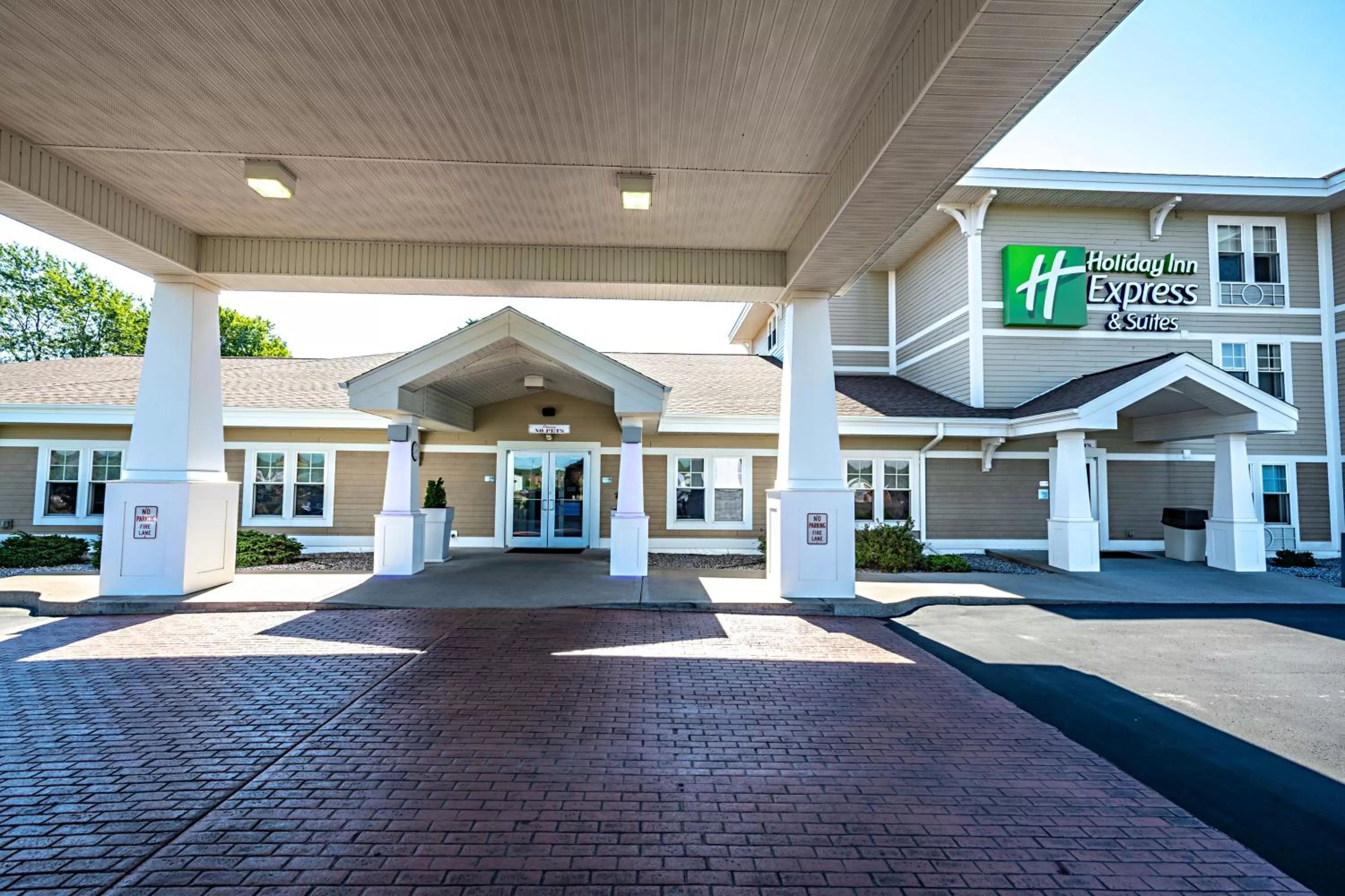 Property building in Holiday Inn Express & Suites Iron Mountain by IHG