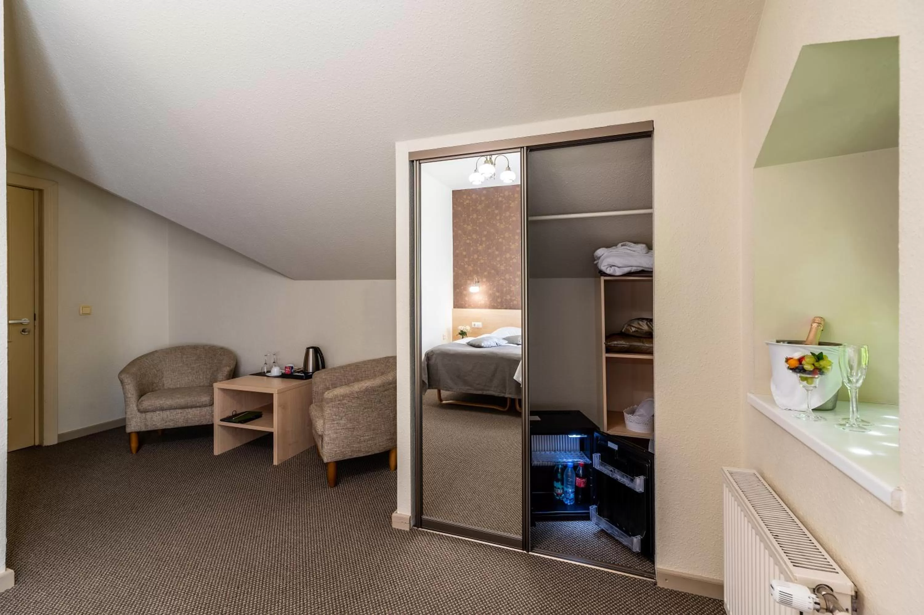 hair dresser, Bed in Hotel Sigulda