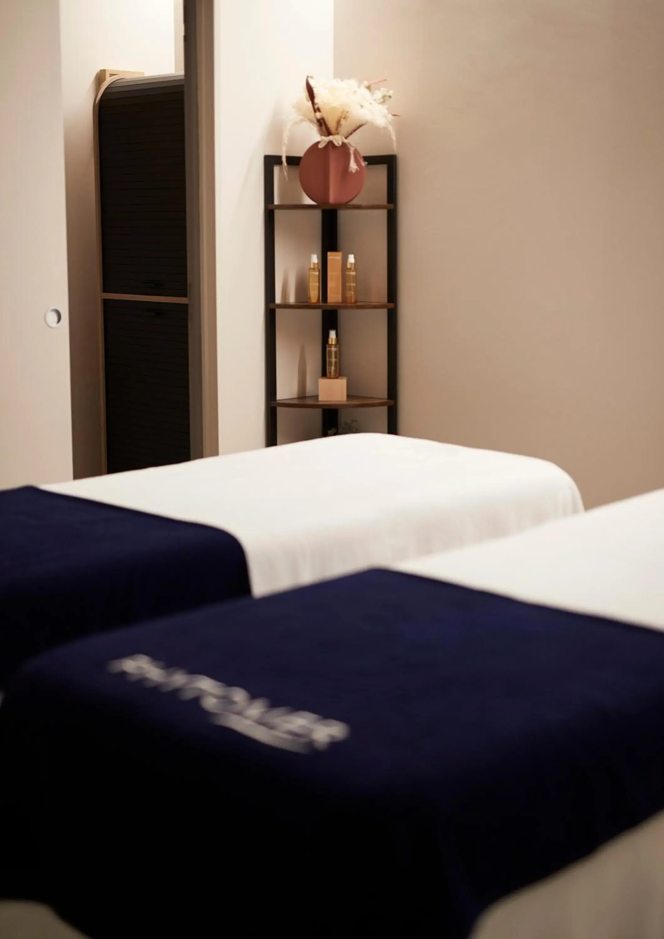 Massage, Bed in Grand Hotel du Luxembourg