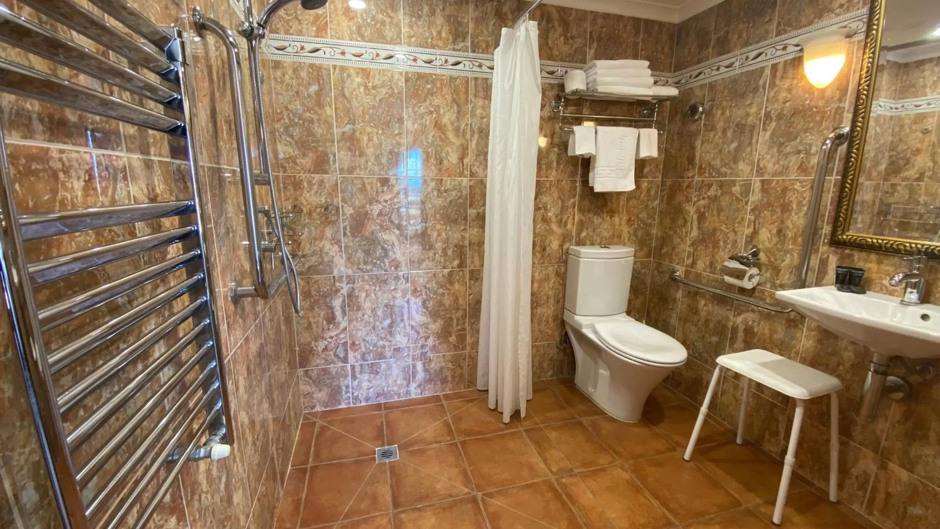 Bathroom in Grand Arden Monaco Nelson