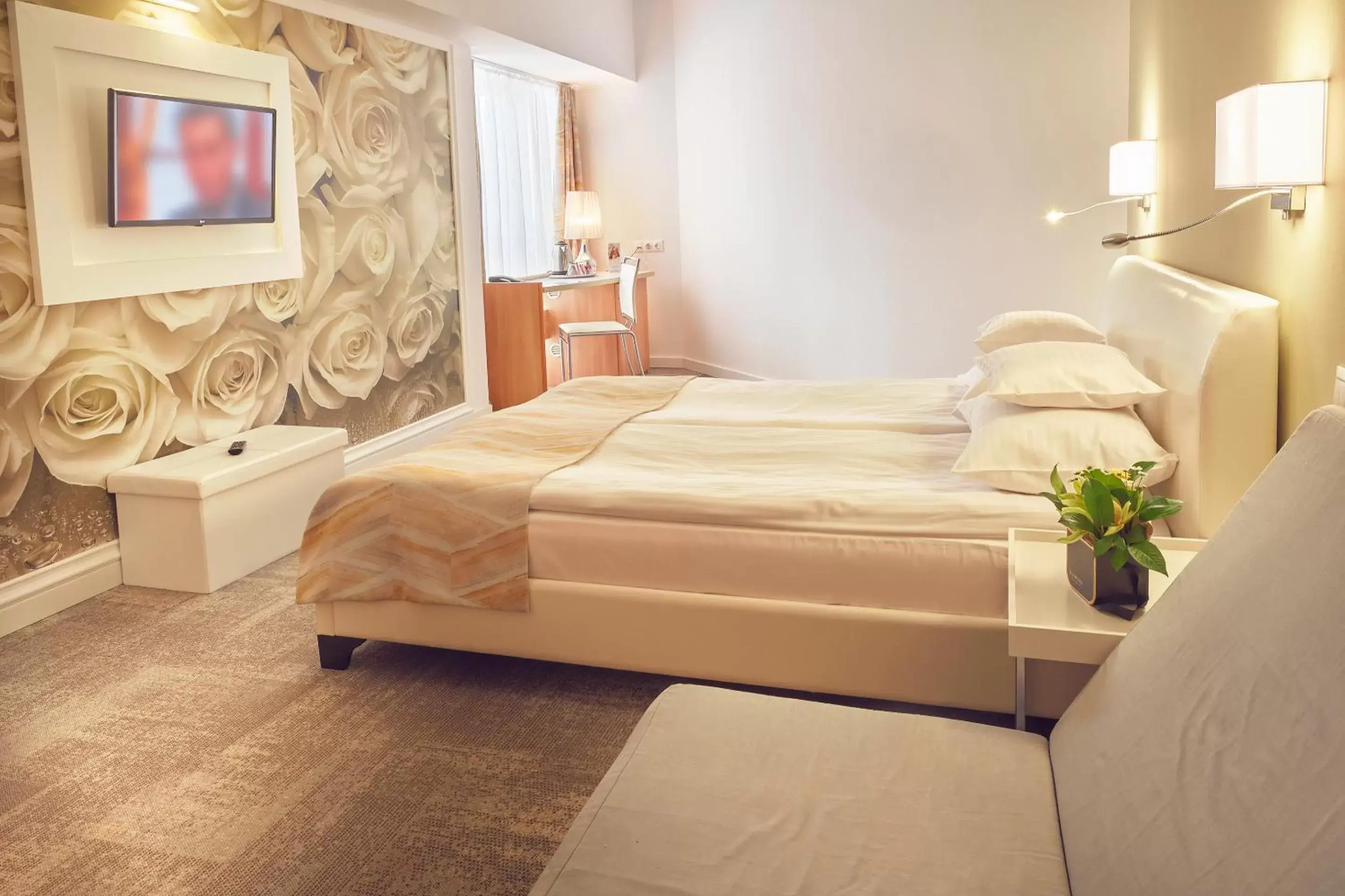 Bedroom, Bed in Continental Forum Constanta