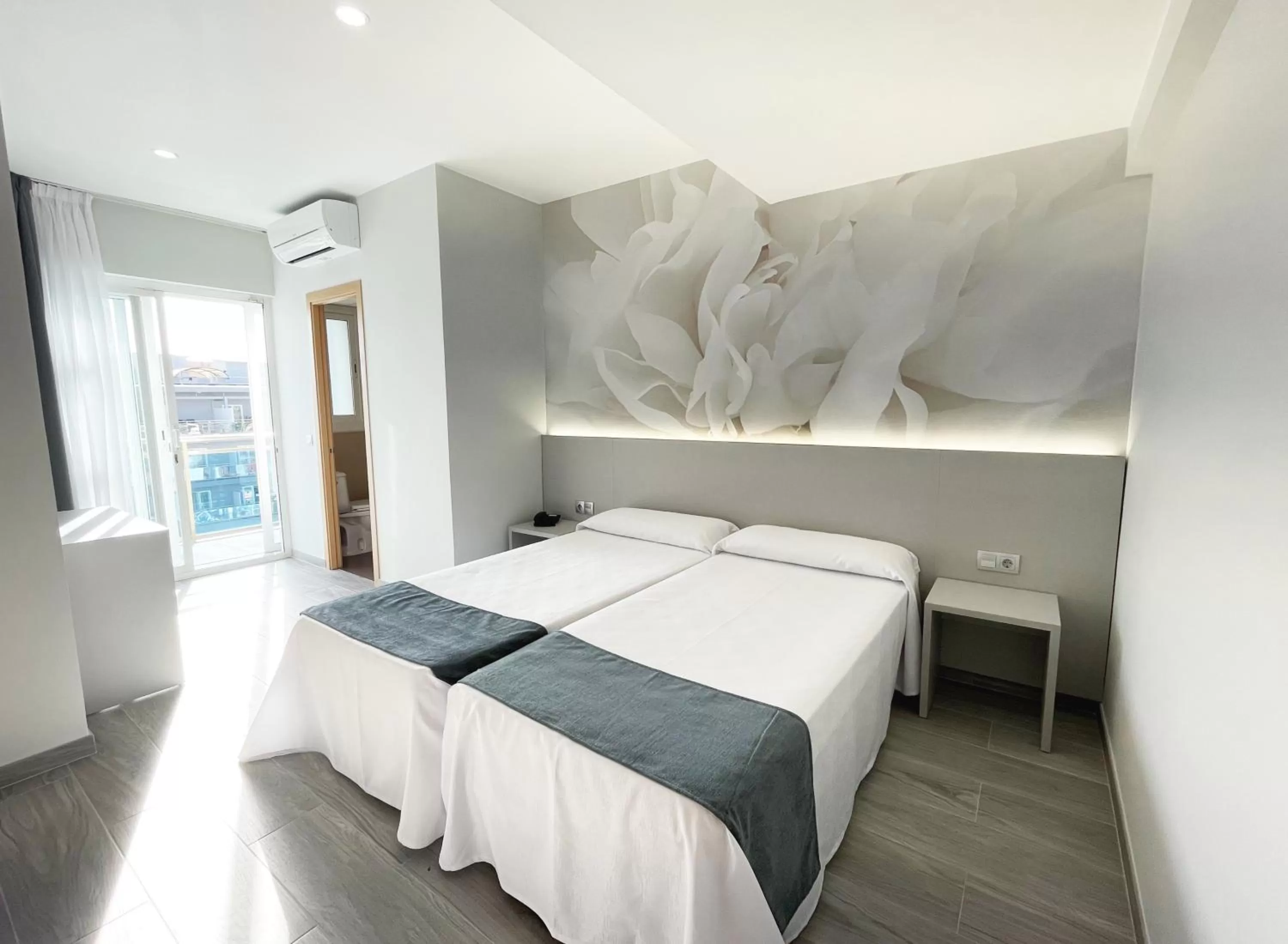 Bedroom, Bed in Hotel Maria del Mar