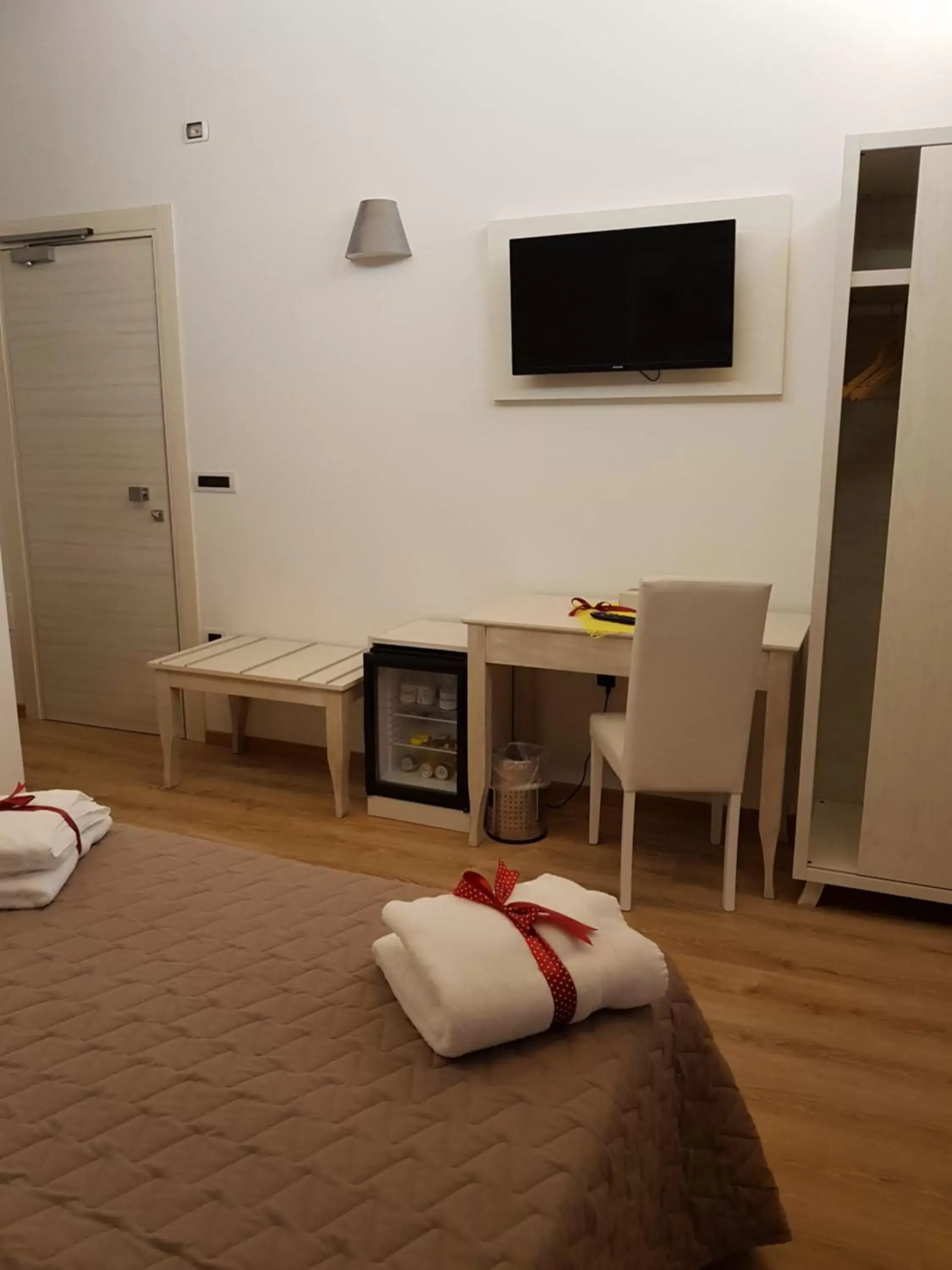 Bedroom, TV/Entertainment Center in San Pietro