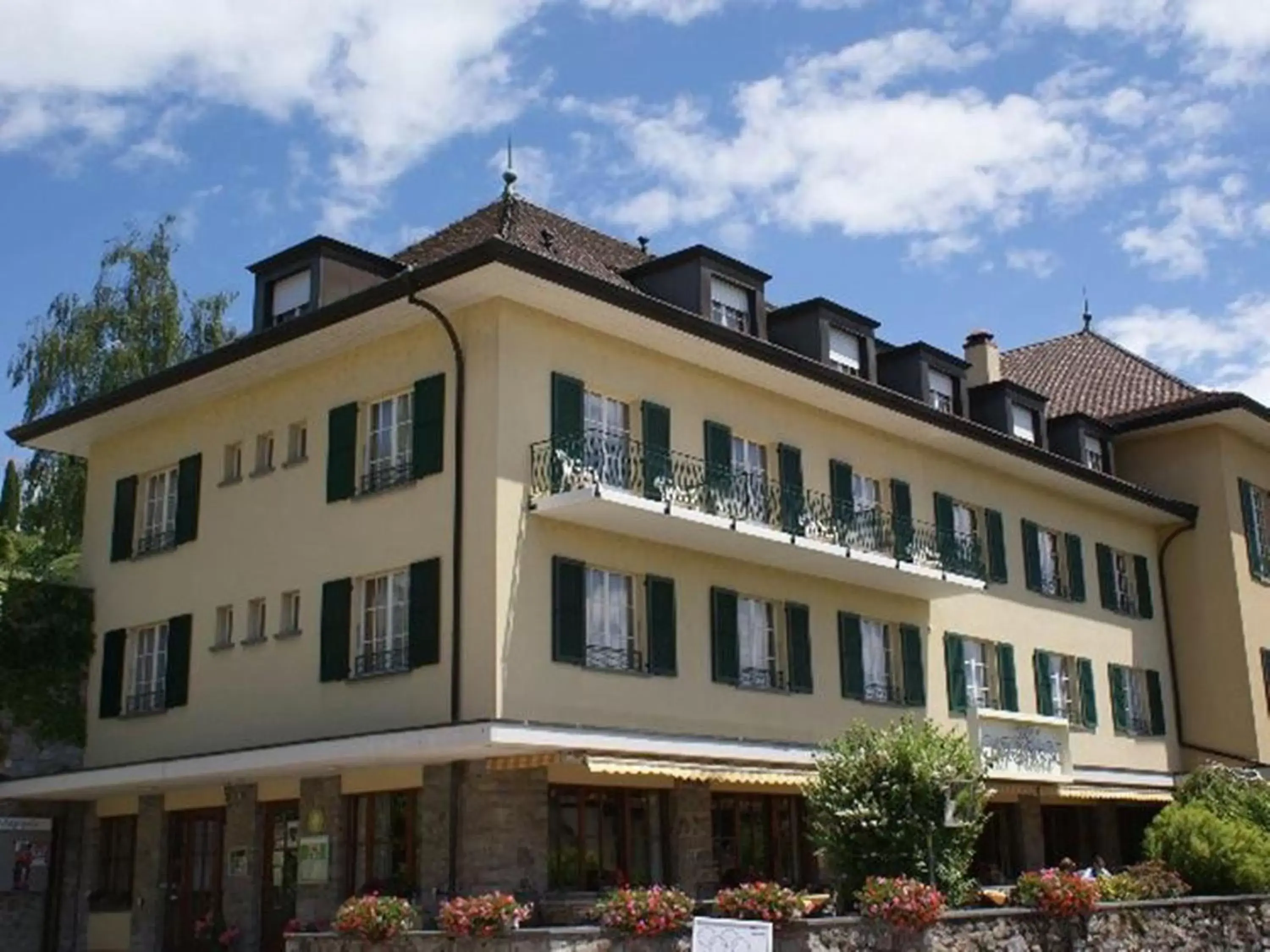 Facade/entrance in Châtonneyre Hotel & Restaurant