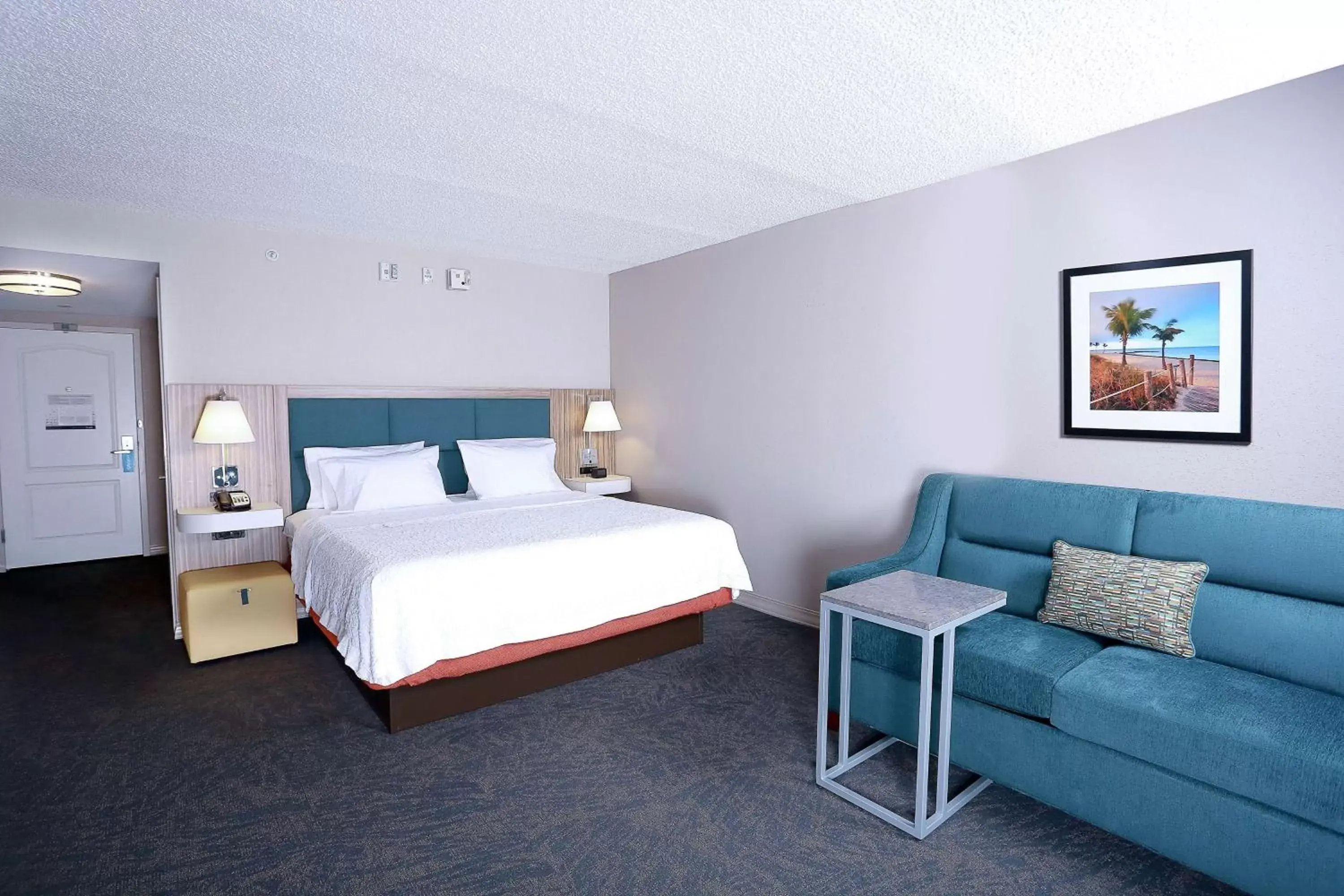Living room, Bed in Hampton Inn & Suites Tampa-Wesley Chapel