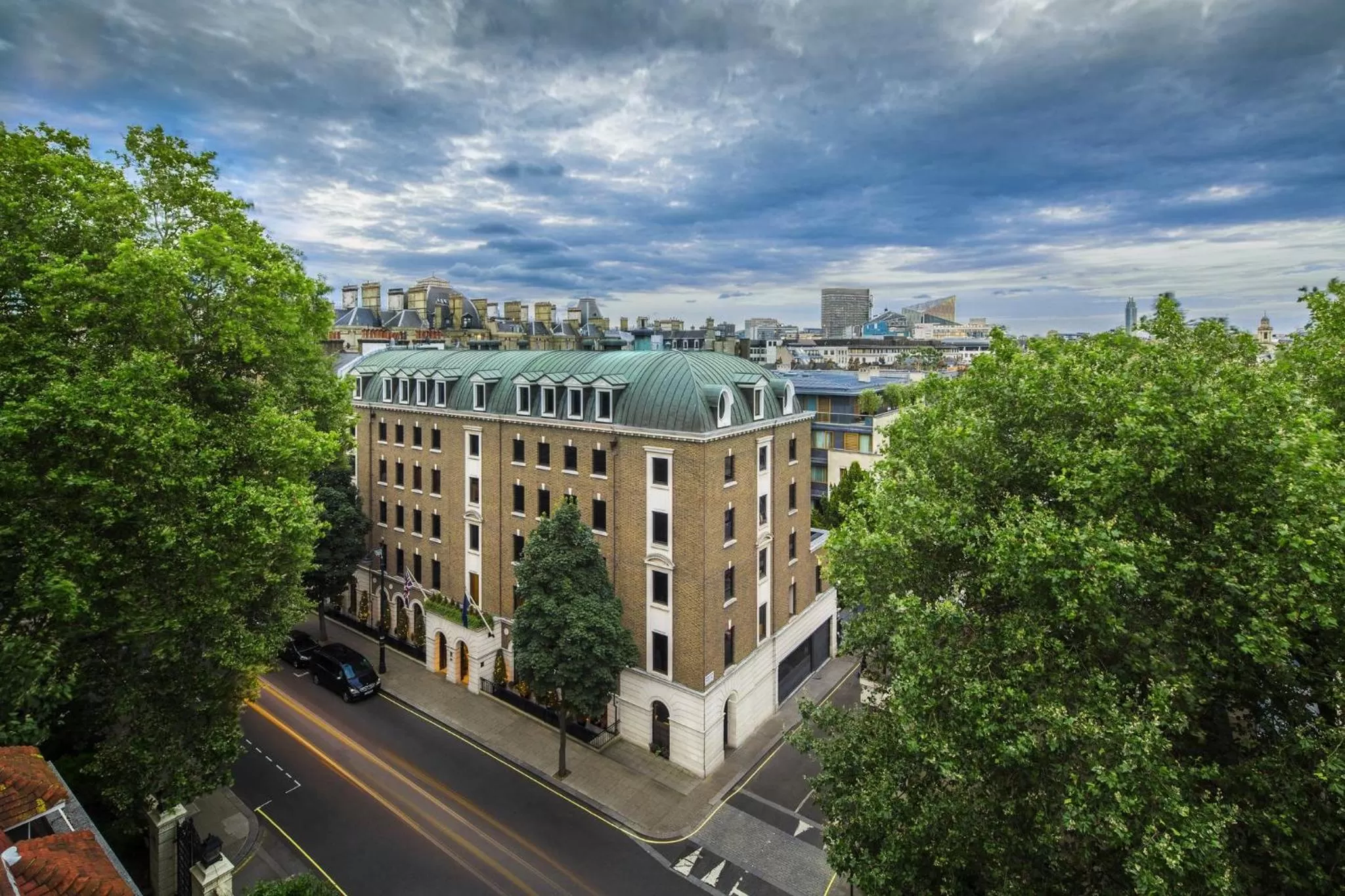 Property building in COMO The Halkin