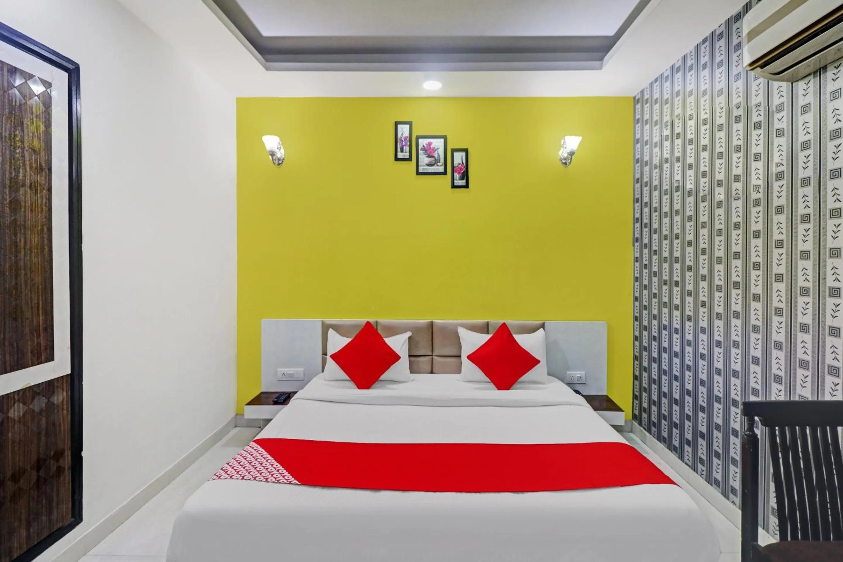 Bedroom, Bed in OYO 12675 Hotel Star Inn