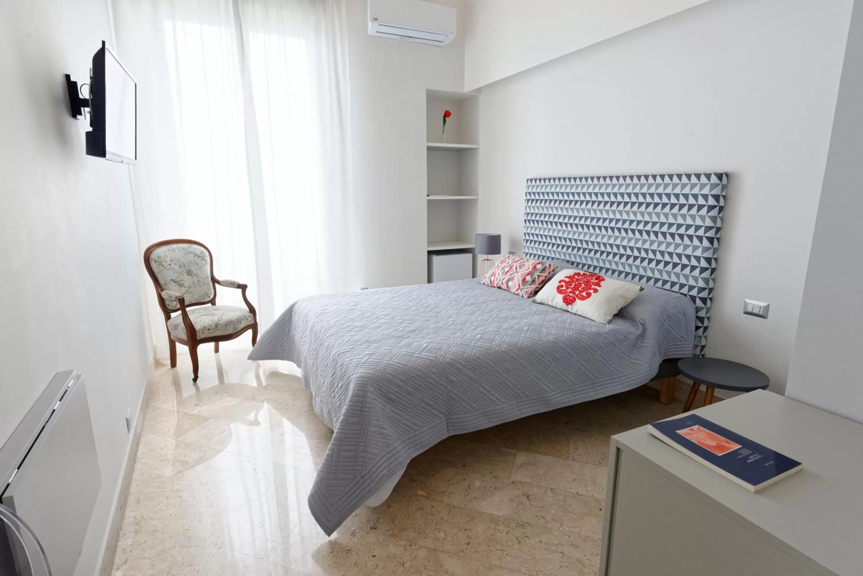 Photo of the whole room, Bed in B&B Questa casa non e'un albergo