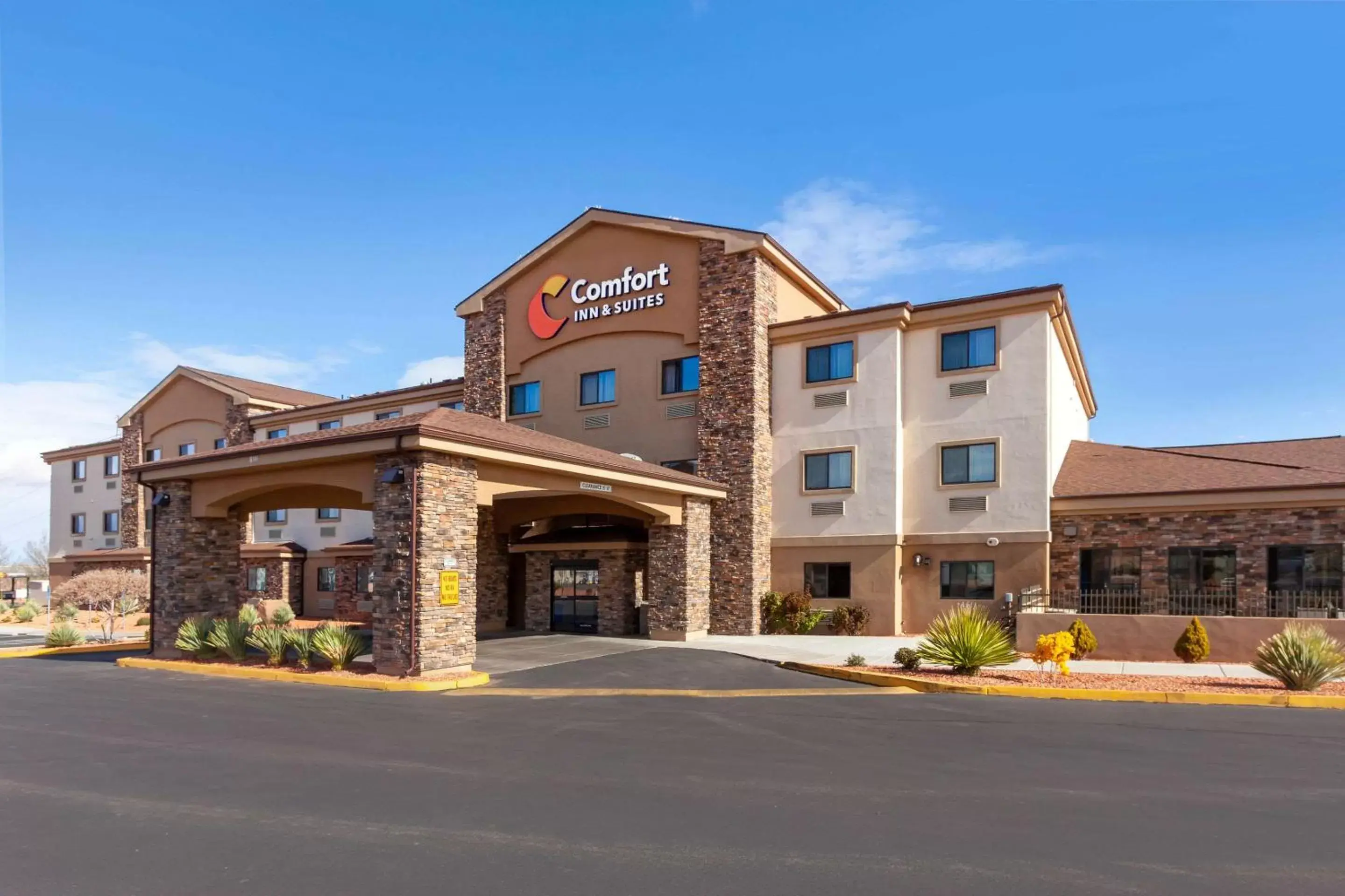 Property Building in Comfort Inn & Suites Page at Lake Powell