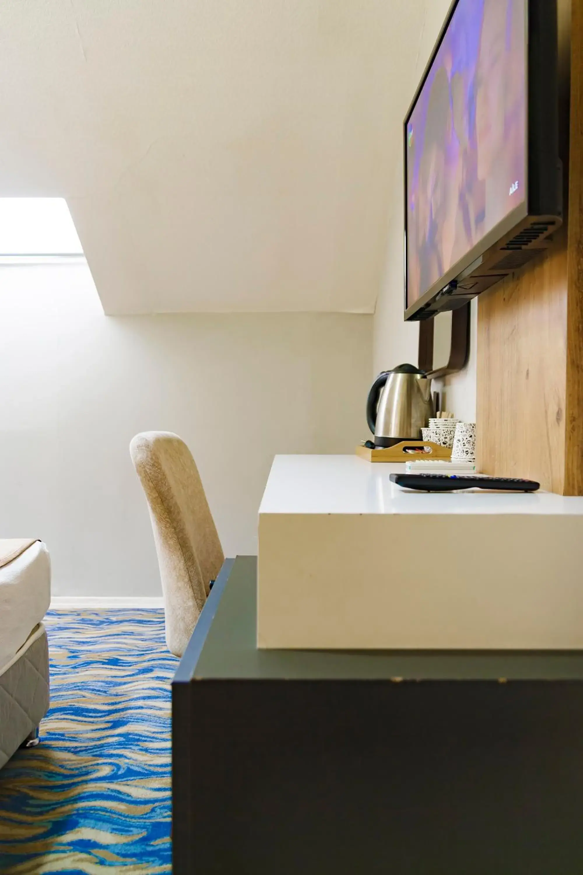 Bed, TV/Entertainment Center in Privado Hotels