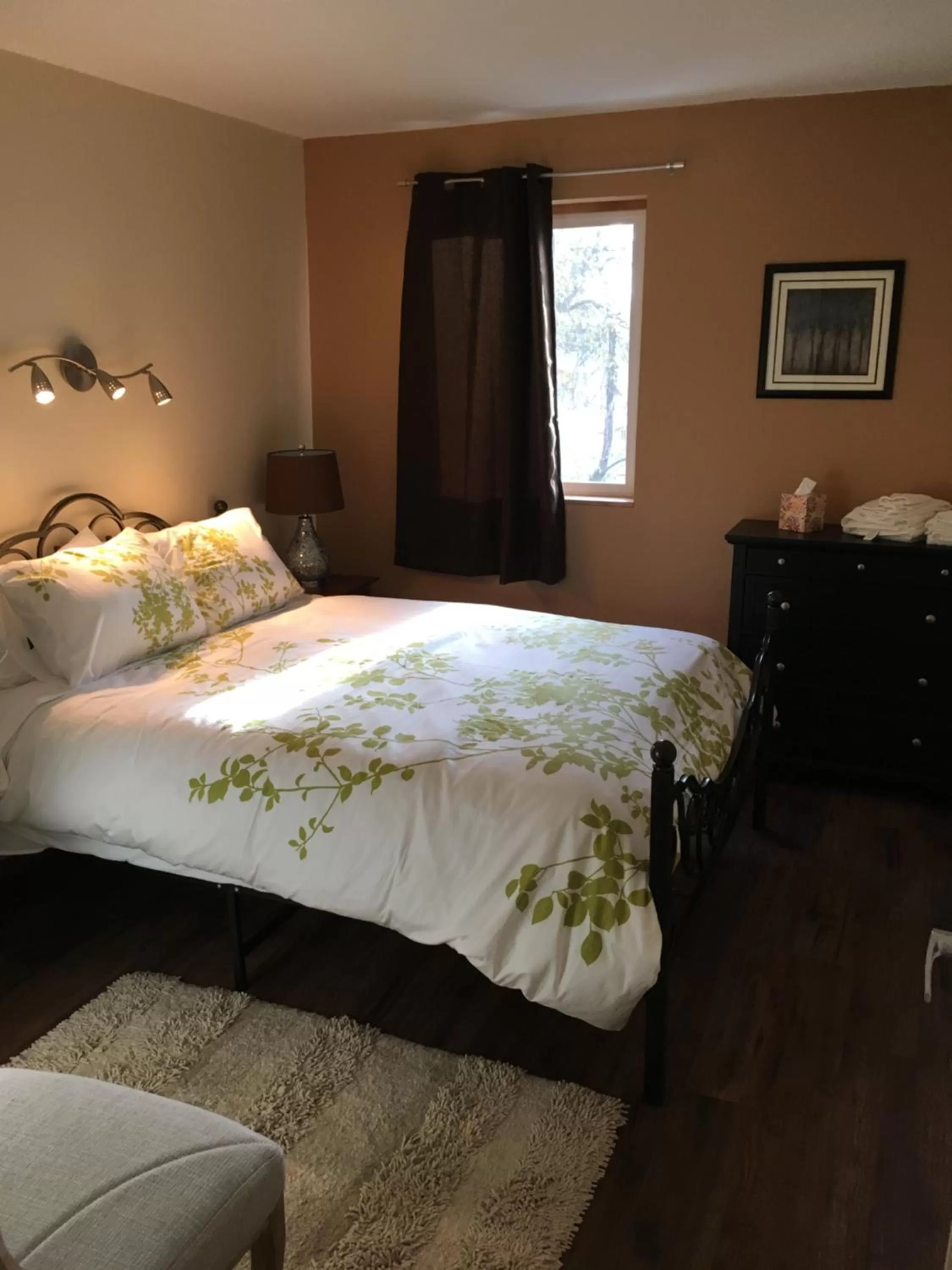 Photo of the whole room, Bed in Mancos Inn