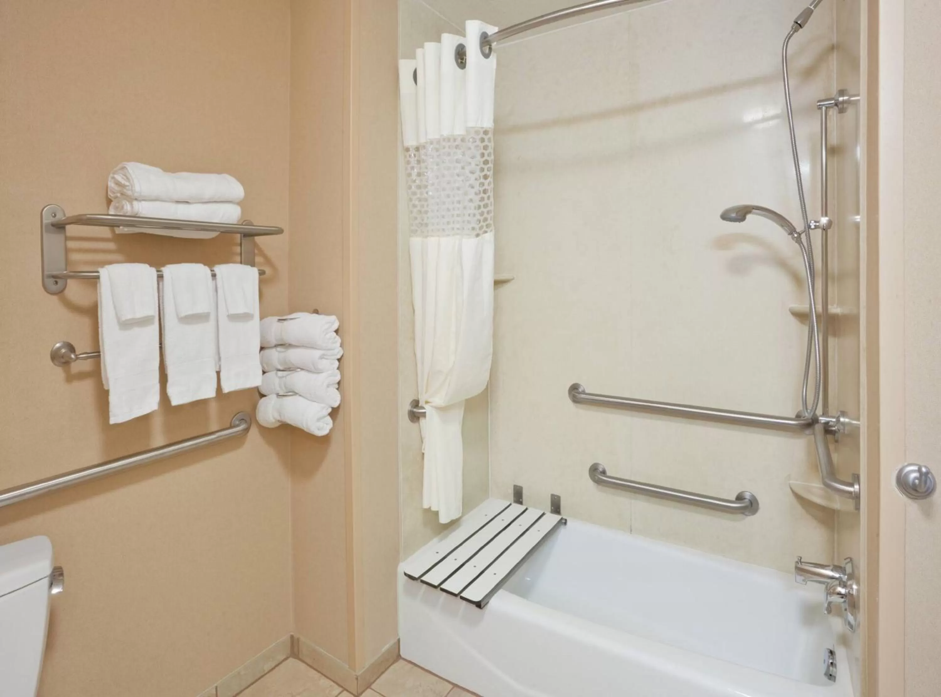 Bathroom in Hampton Inn Kingston