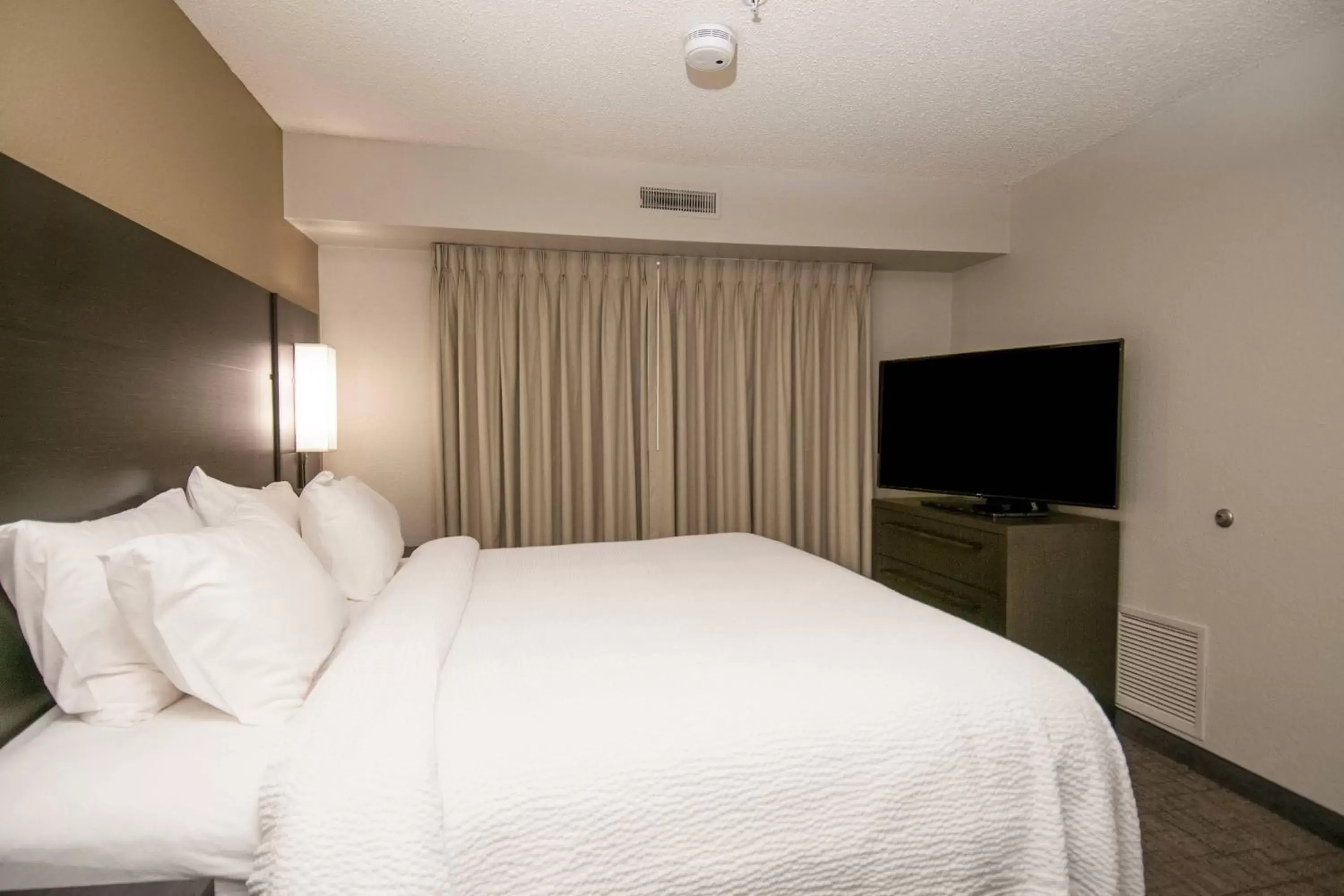 Bedroom, Bed in Residence Inn by Marriott Springdale