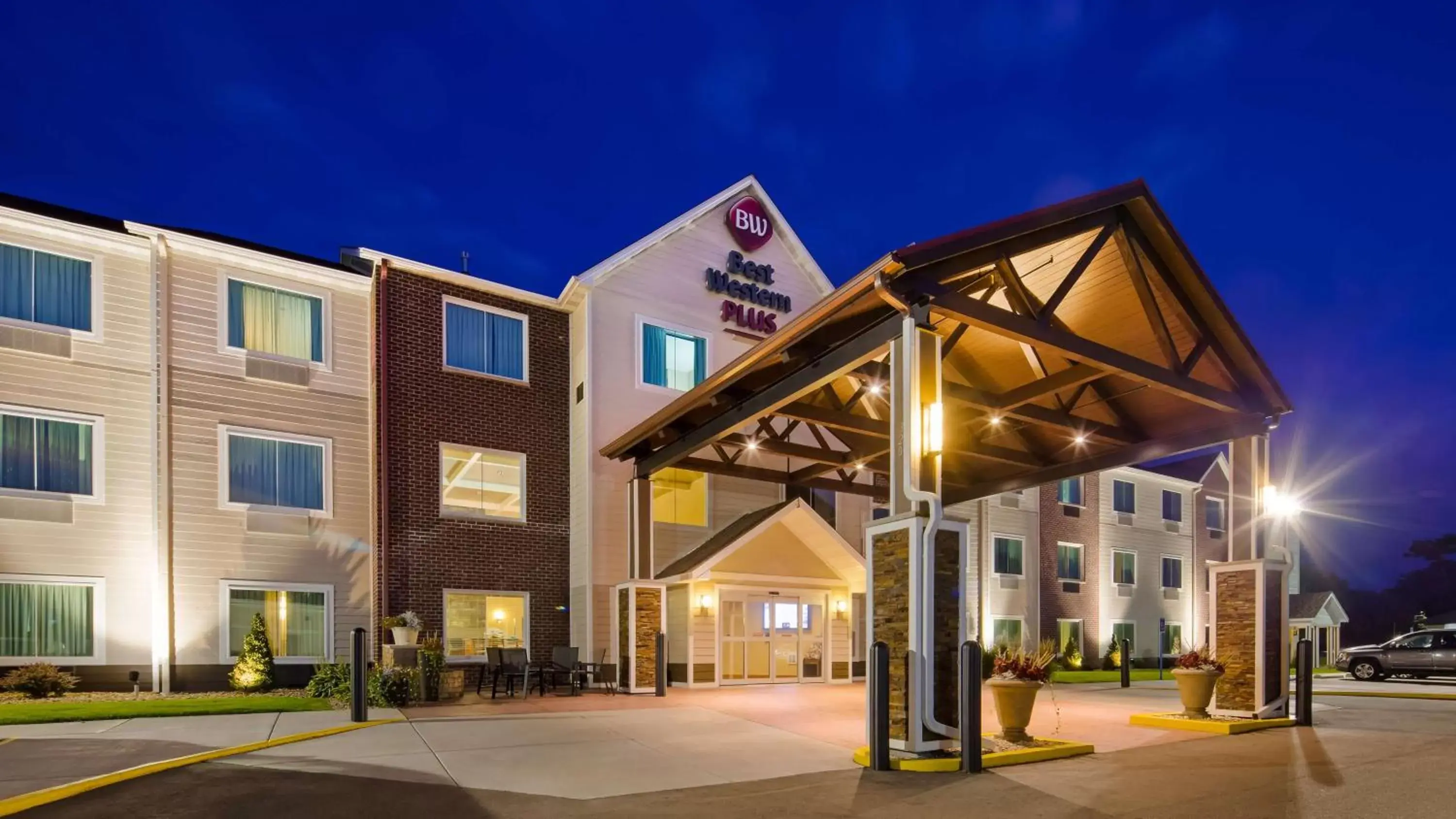 Property building in BEST WESTERN Plus Menomonie Inn & Suites Property building in BEST WESTERN Plus Menomonie Inn & Suites