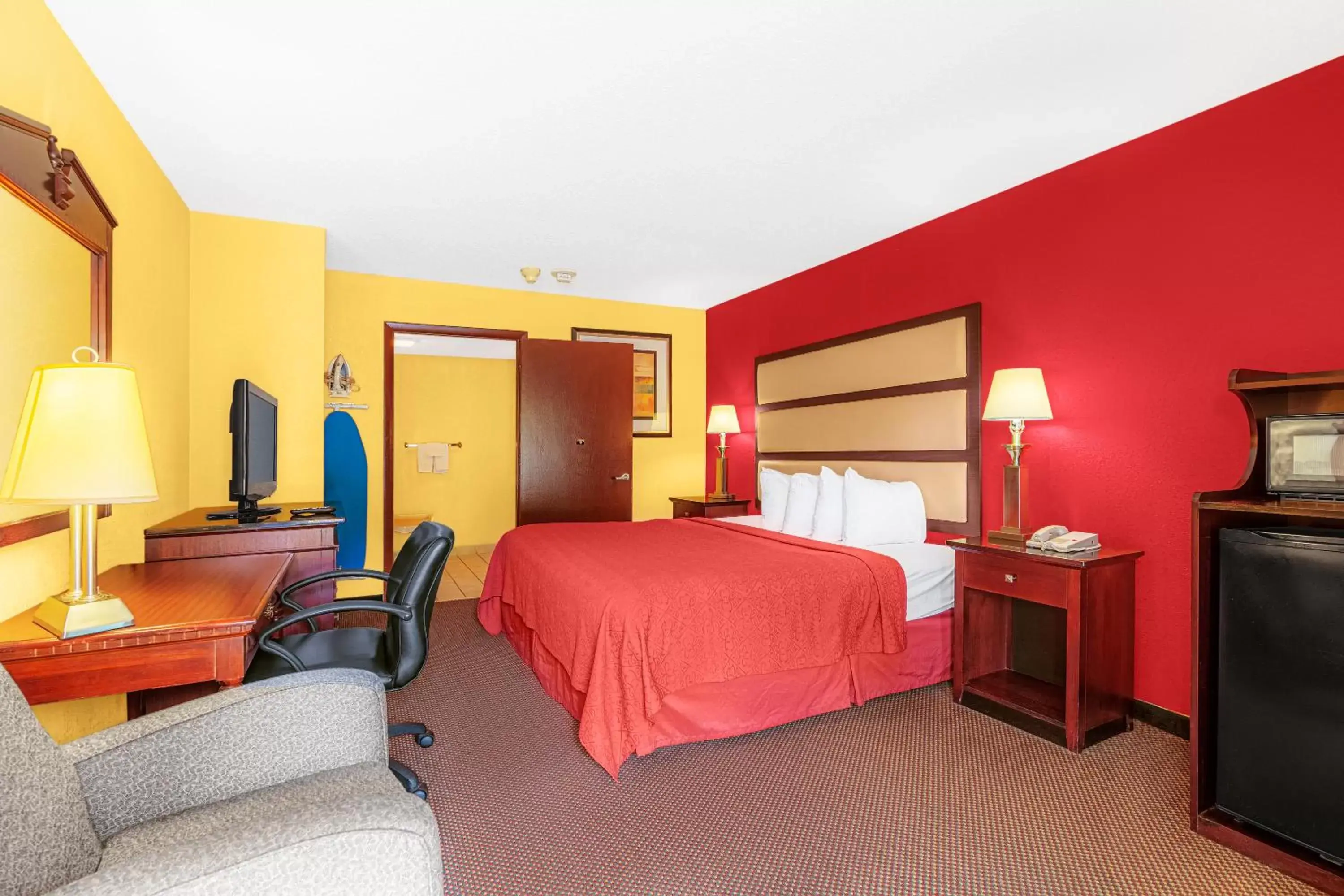 Photo of the whole room, Bed in America's Best Value Inn-Milledgeville