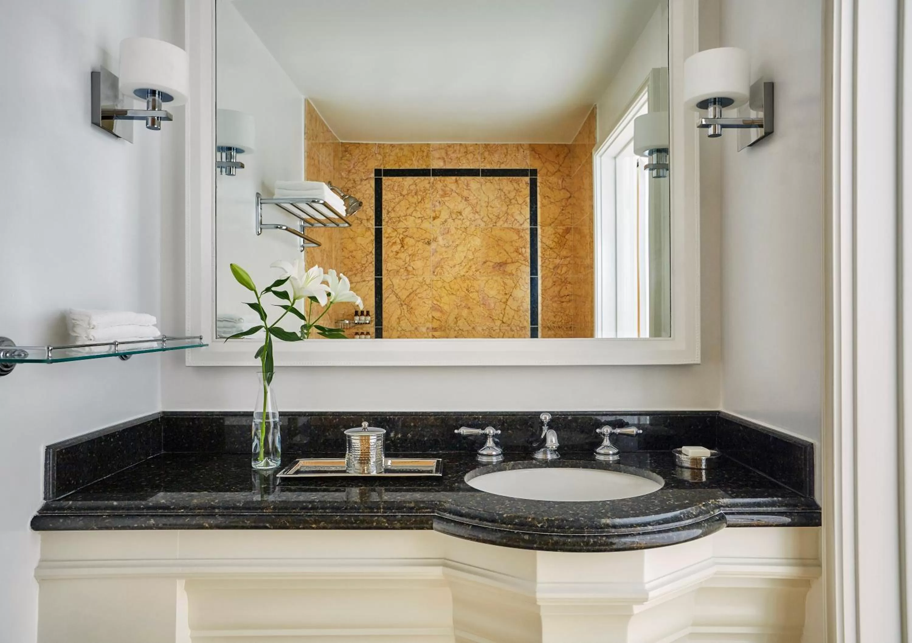 Bathroom in Fairmont Miramar Hotel & Bungalows