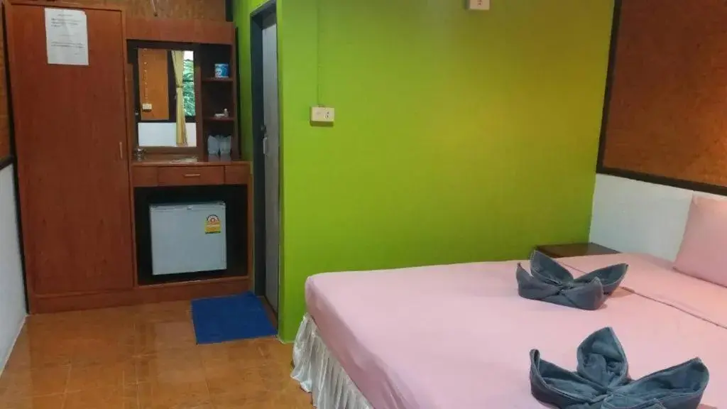 Bed in Lanta Long Beach Hostels