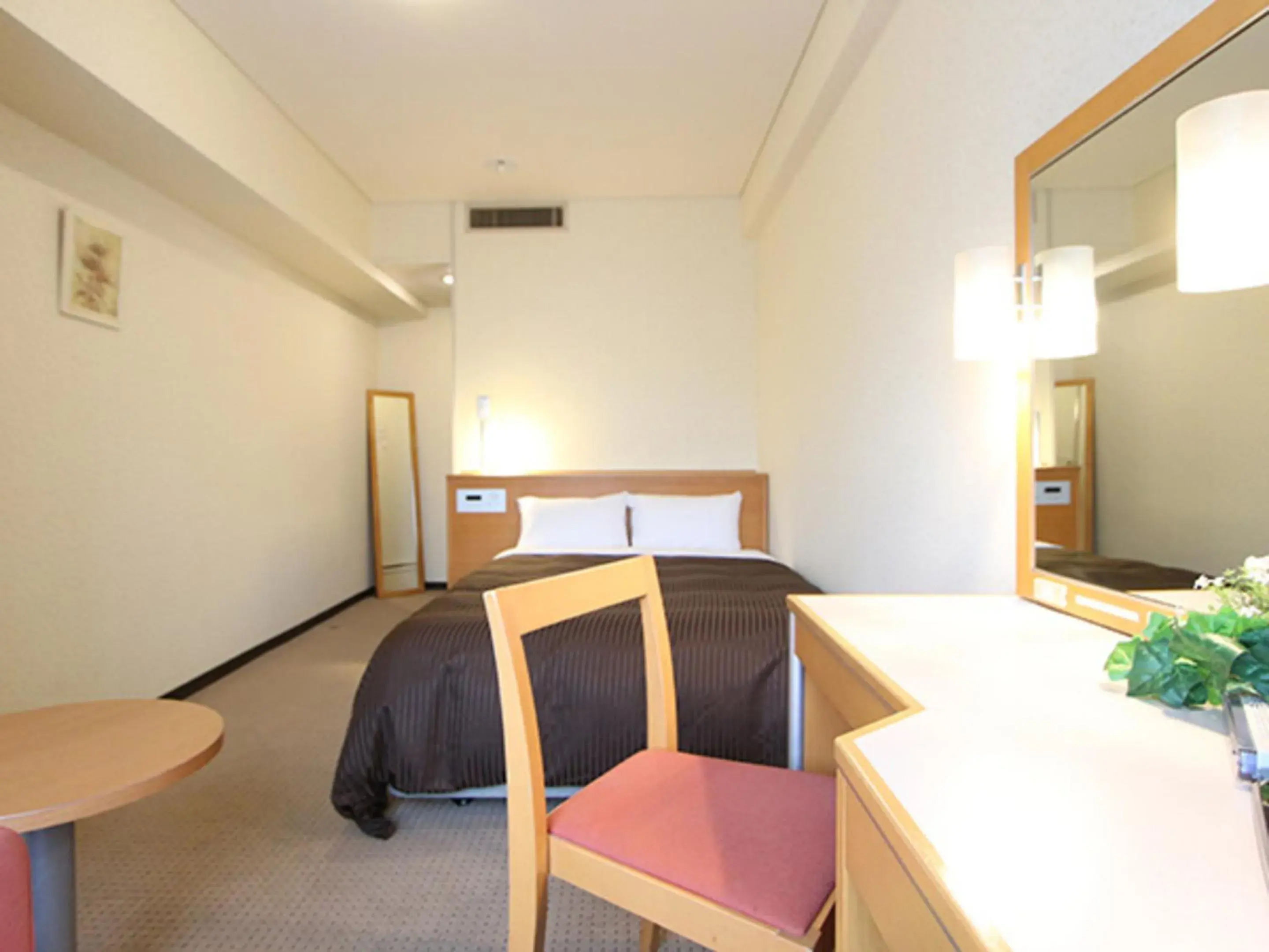 Photo of the whole room, Bed in HOTEL LiVEMAX BUDGET Yokohama Kannai