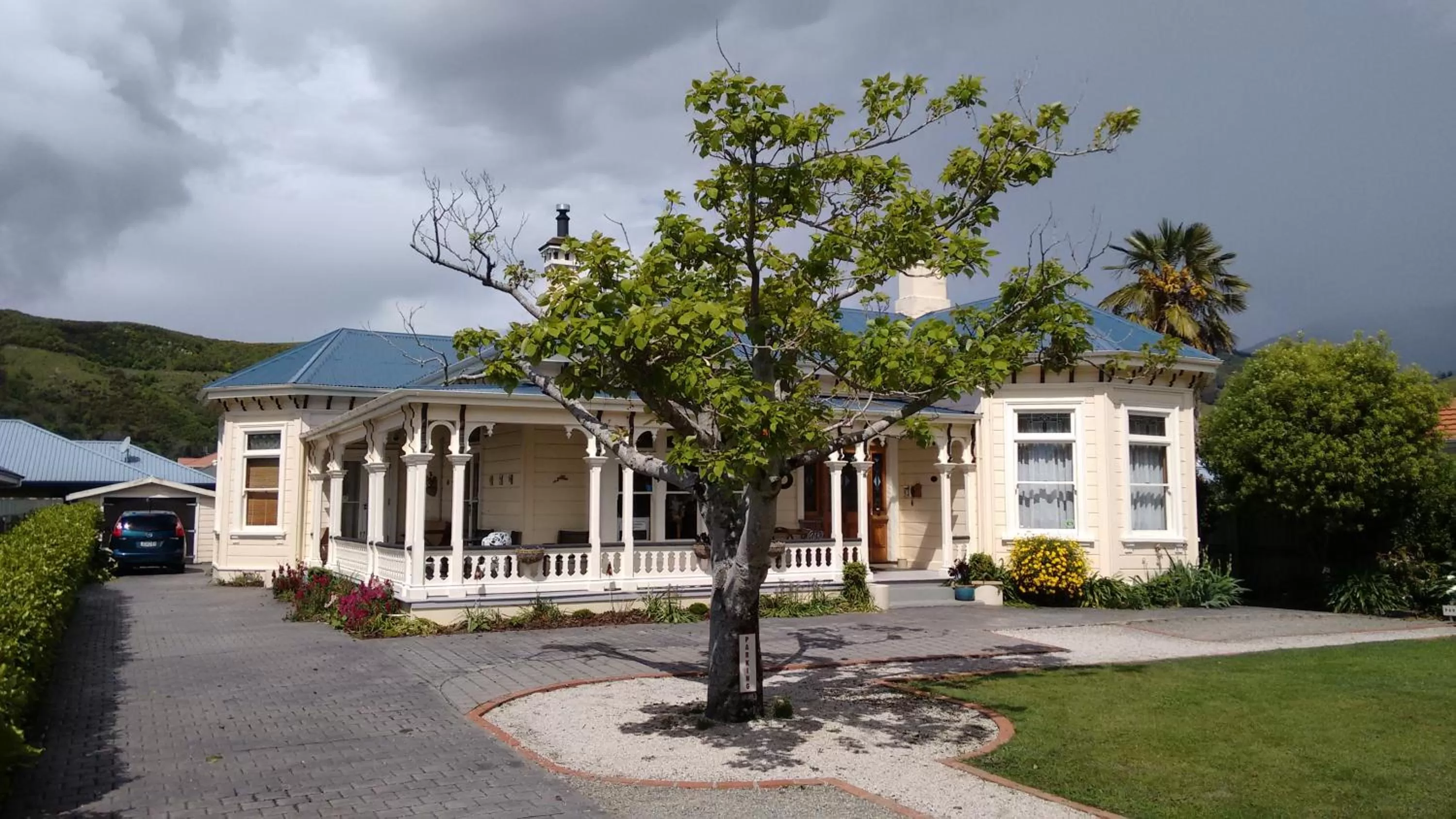 Street view, Patio/Outdoor Area in Collingwood Manor