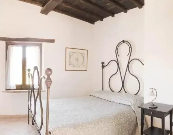 Photo of the whole room, Bed in Borgo San Valentino