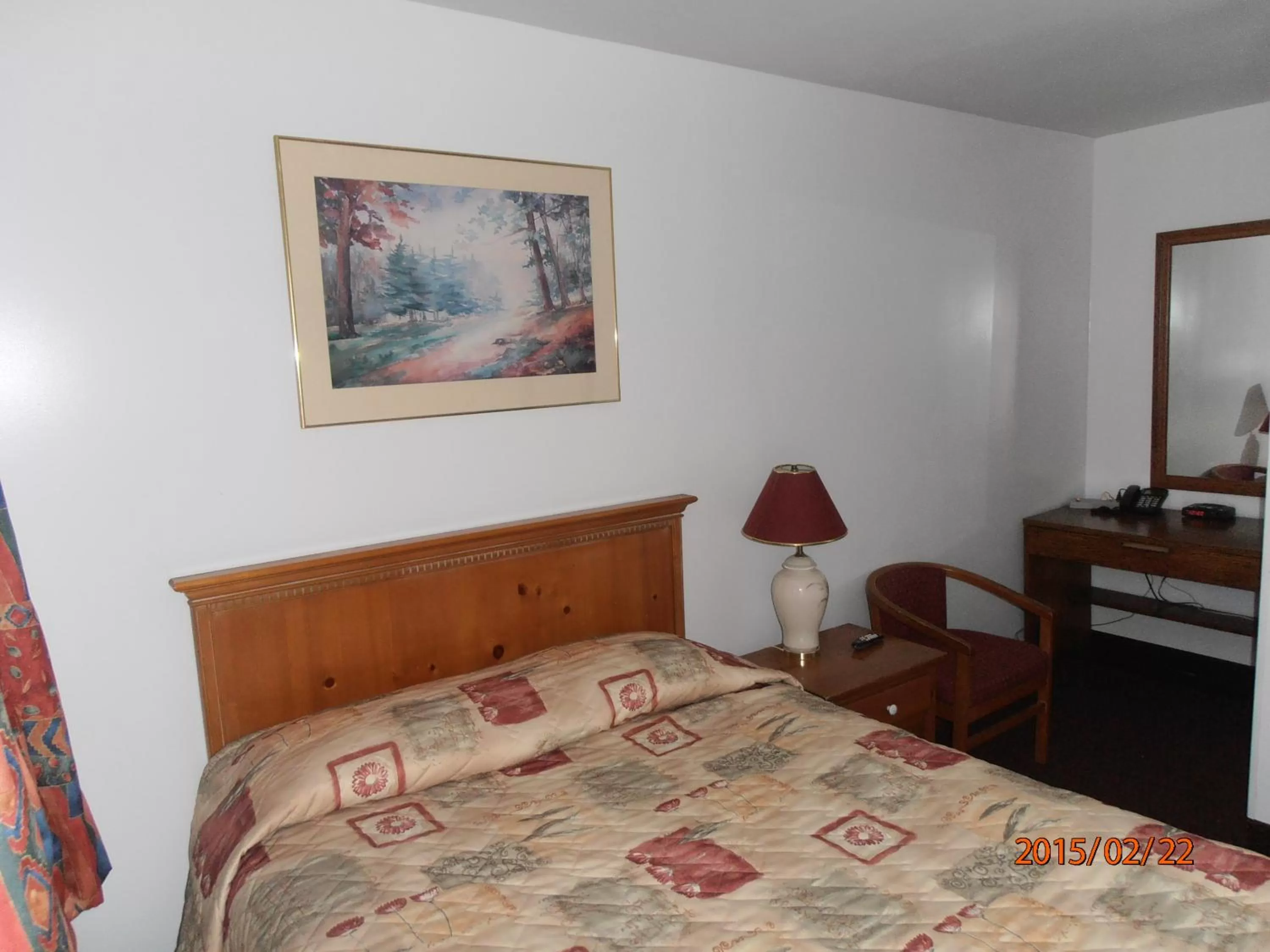 Bedroom, Bed in Maples Motel